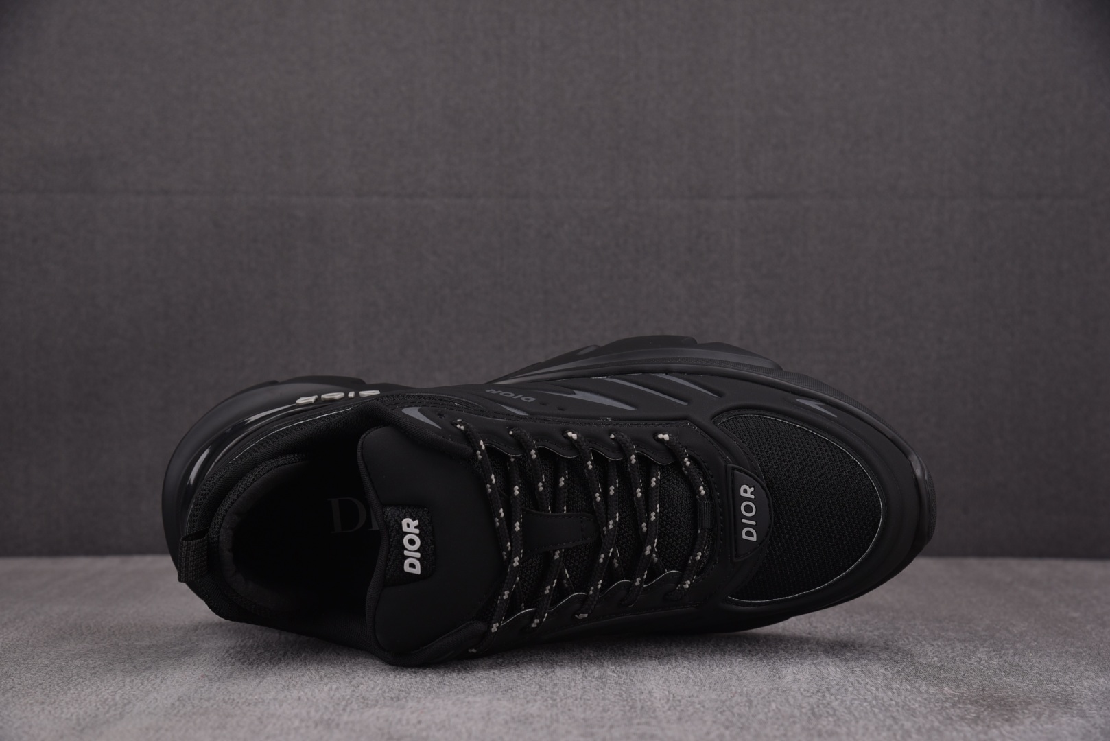迪奥 尺码39-46

纯原版出品-Dior B44 Blade Black 黑色 YZ022-1
尺码