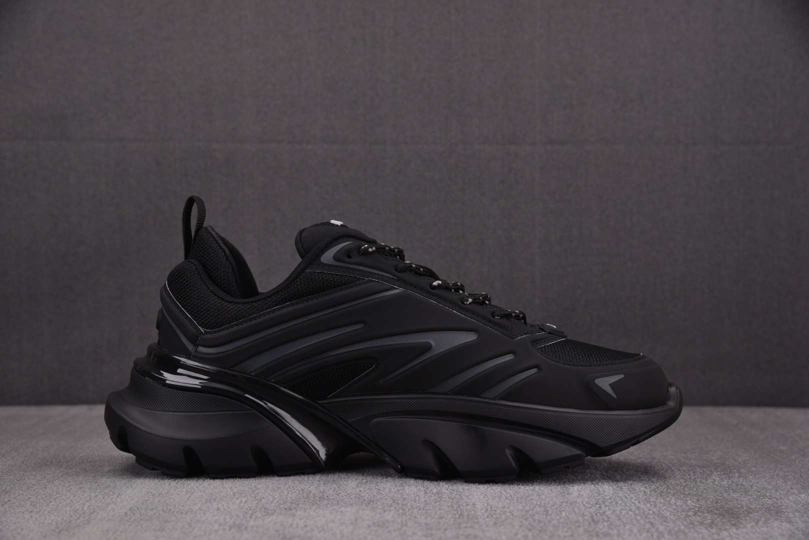 迪奥 尺码39-46

纯原版出品-Dior B44 Blade Black 黑色 YZ022-1
尺码
