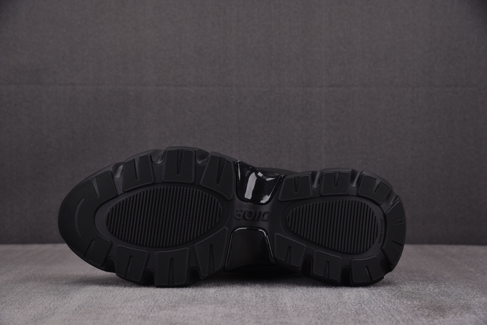 迪奥 尺码39-46

纯原版出品-Dior B44 Blade Black 黑色 YZ022-1
尺码