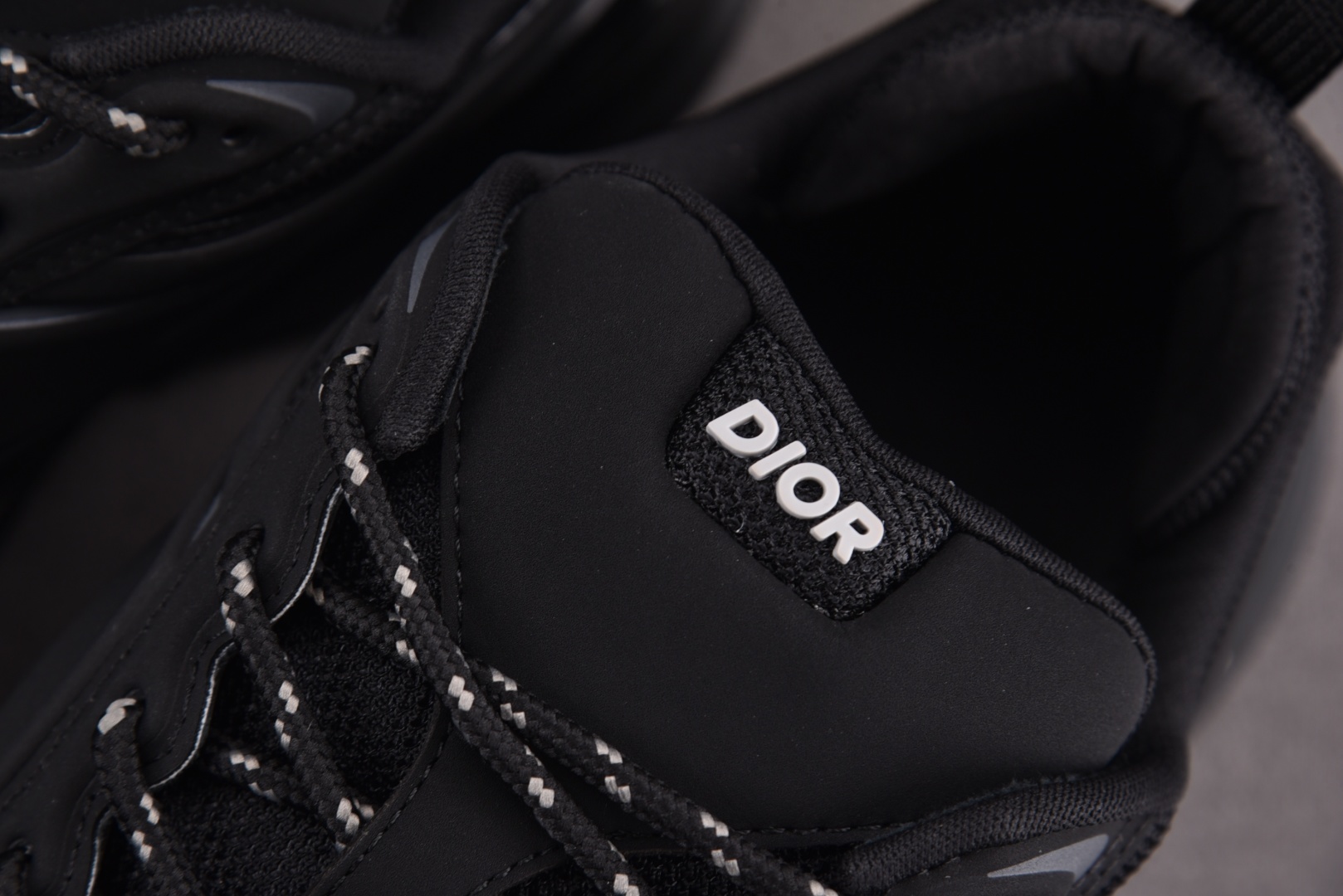 迪奥 尺码39-46

纯原版出品-Dior B44 Blade Black 黑色 YZ022-1
尺码