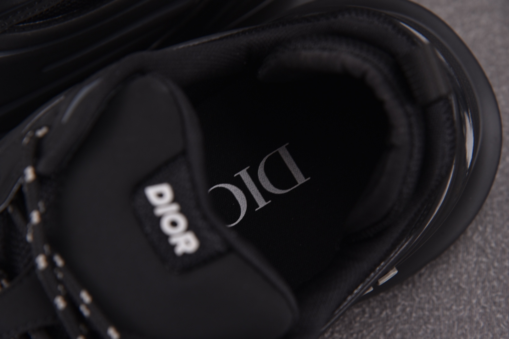 迪奥 尺码39-46

纯原版出品-Dior B44 Blade Black 黑色 YZ022-1
尺码