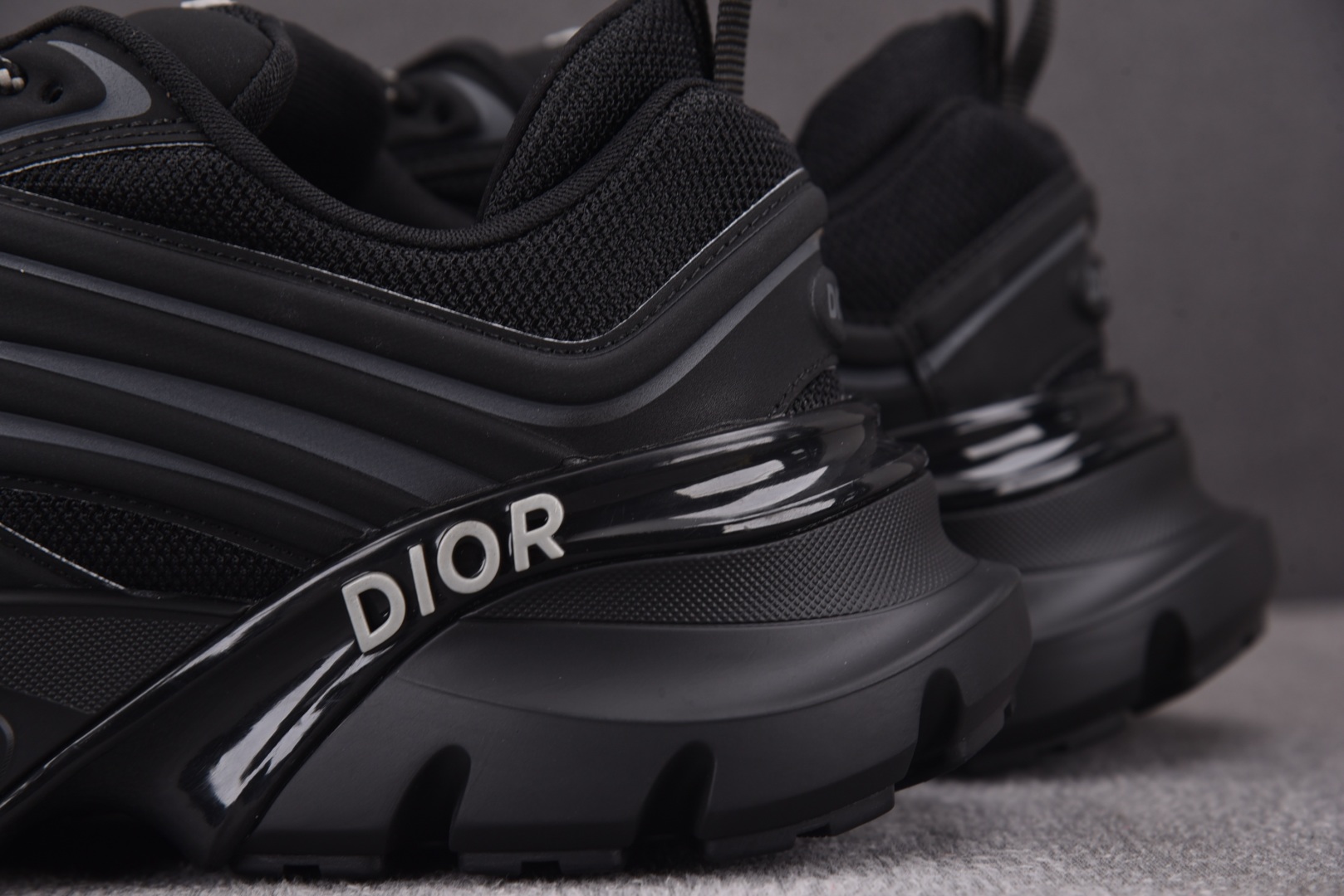 迪奥 尺码39-46

纯原版出品-Dior B44 Blade Black 黑色 YZ022-1
尺码