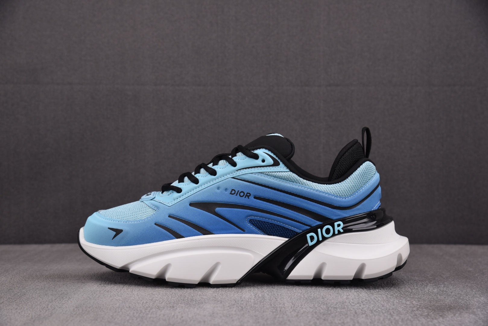 迪奥 尺码39-46

纯原版出品-Dior B44 Blade Blue 蓝色 YZ022-1
尺码：