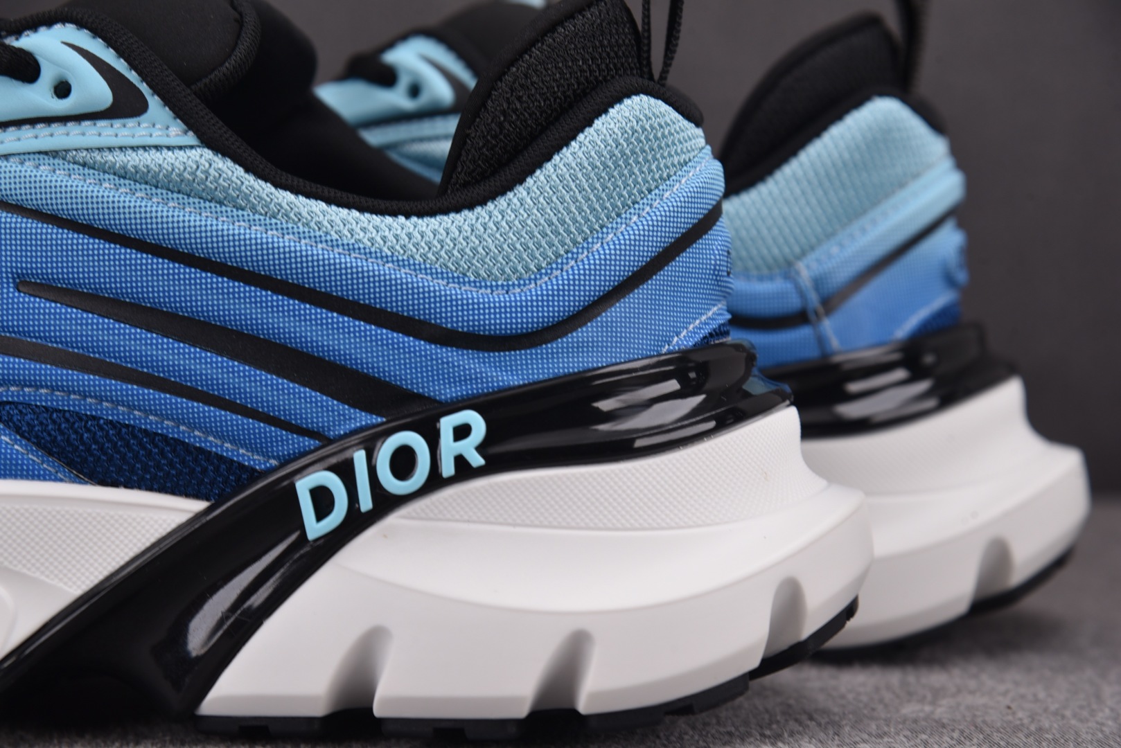 迪奥 尺码39-46

纯原版出品-Dior B44 Blade Blue 蓝色 YZ022-1
尺码：