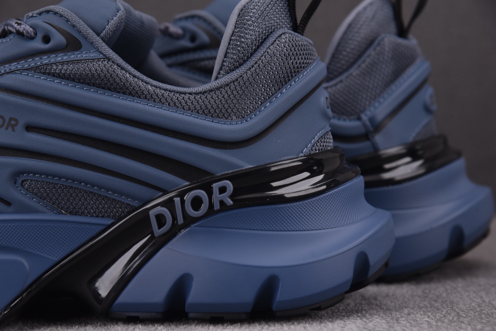 迪奥 尺码39-46

纯原版出品-Dior B44 Blade Dark Blue 深蓝 YZ022-