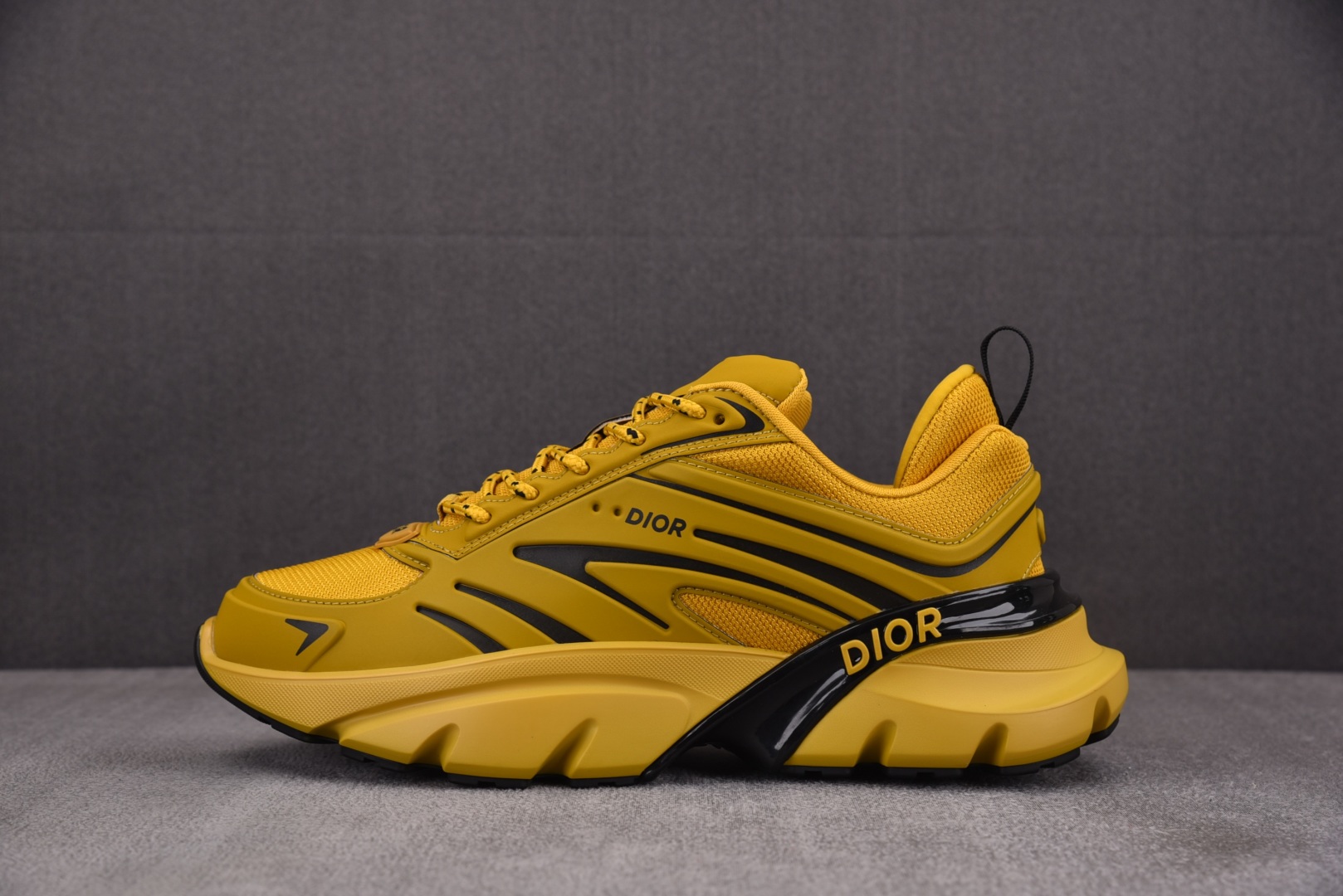 迪奥 尺码39-46

纯原版出品-Dior B44 Blade Dark Yellow 深黄 YZ02