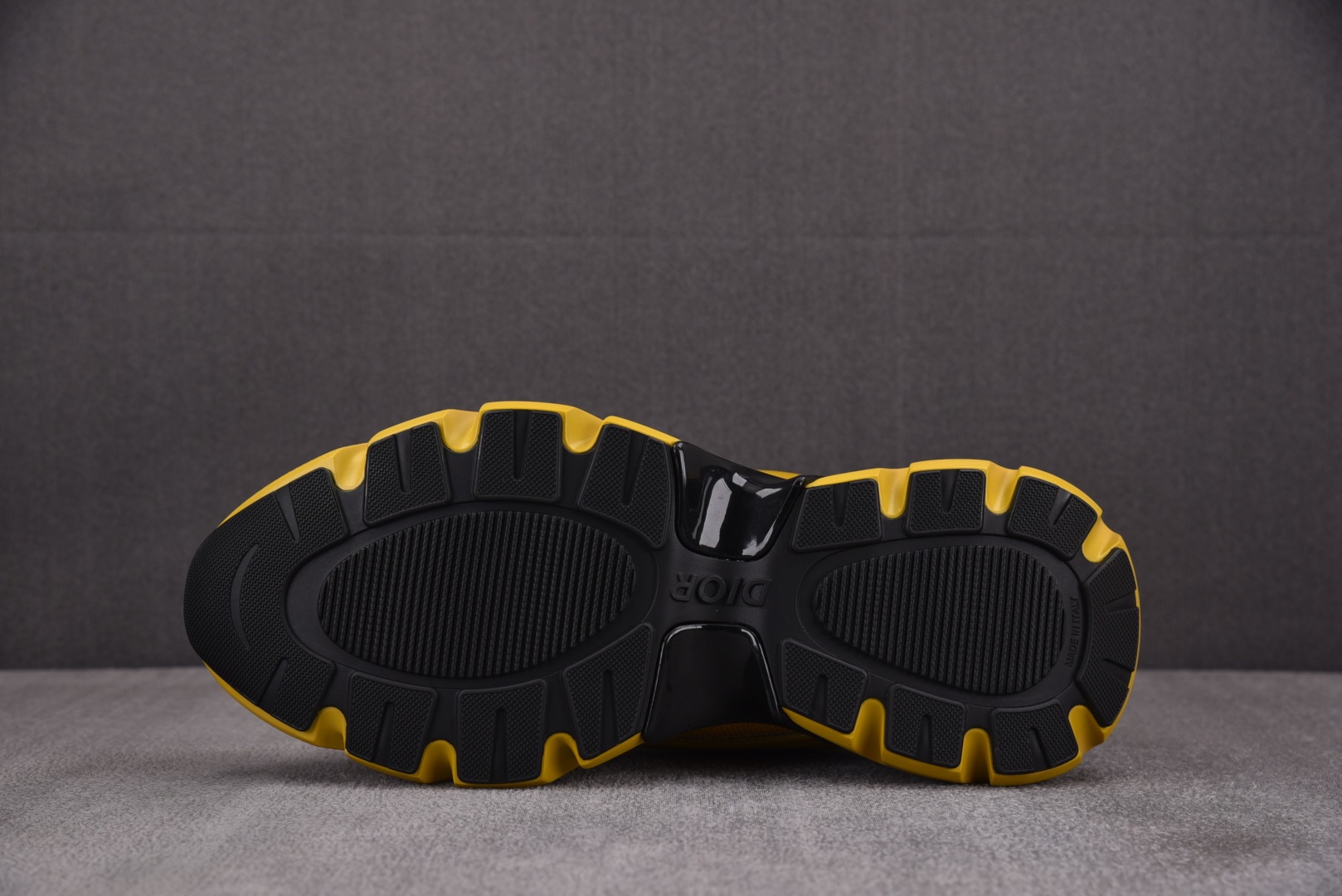 迪奥 尺码39-46

纯原版出品-Dior B44 Blade Dark Yellow 深黄 YZ02
