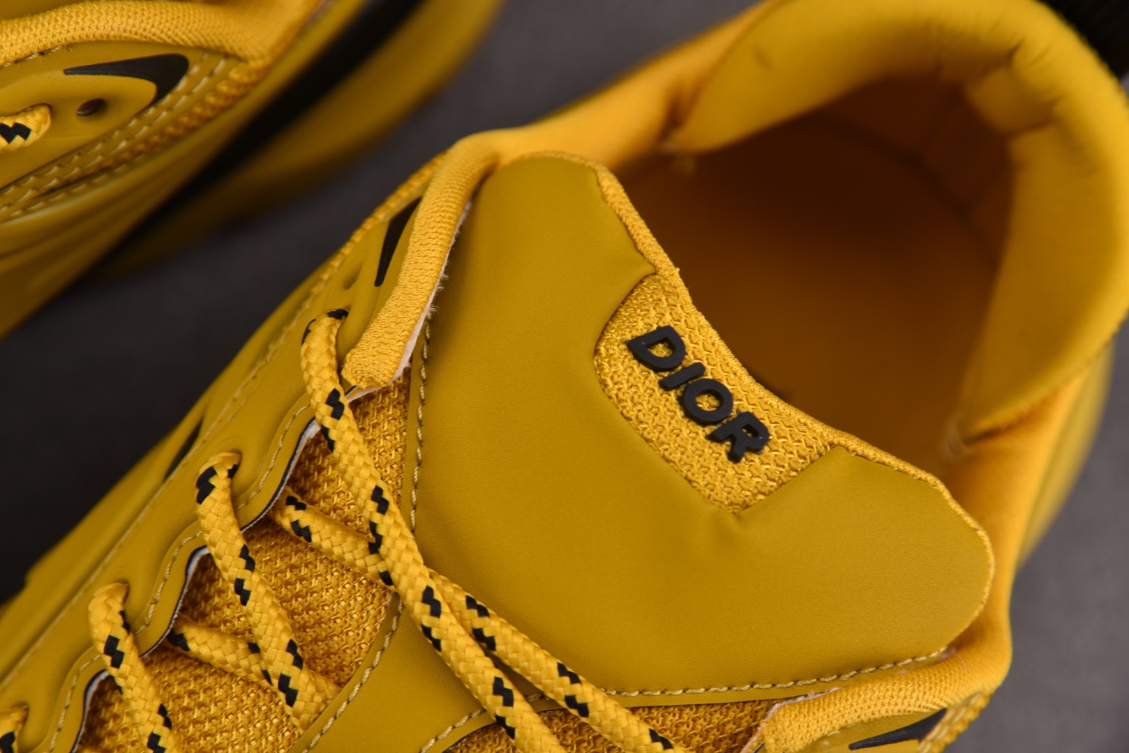迪奥 尺码39-46

纯原版出品-Dior B44 Blade Dark Yellow 深黄 YZ02