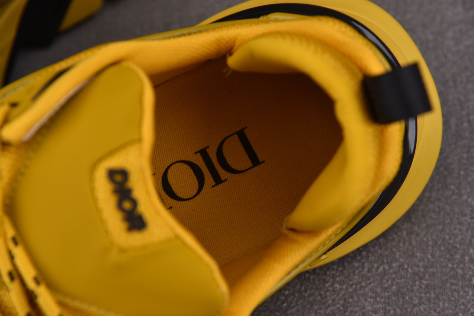 迪奥 尺码39-46

纯原版出品-Dior B44 Blade Dark Yellow 深黄 YZ02