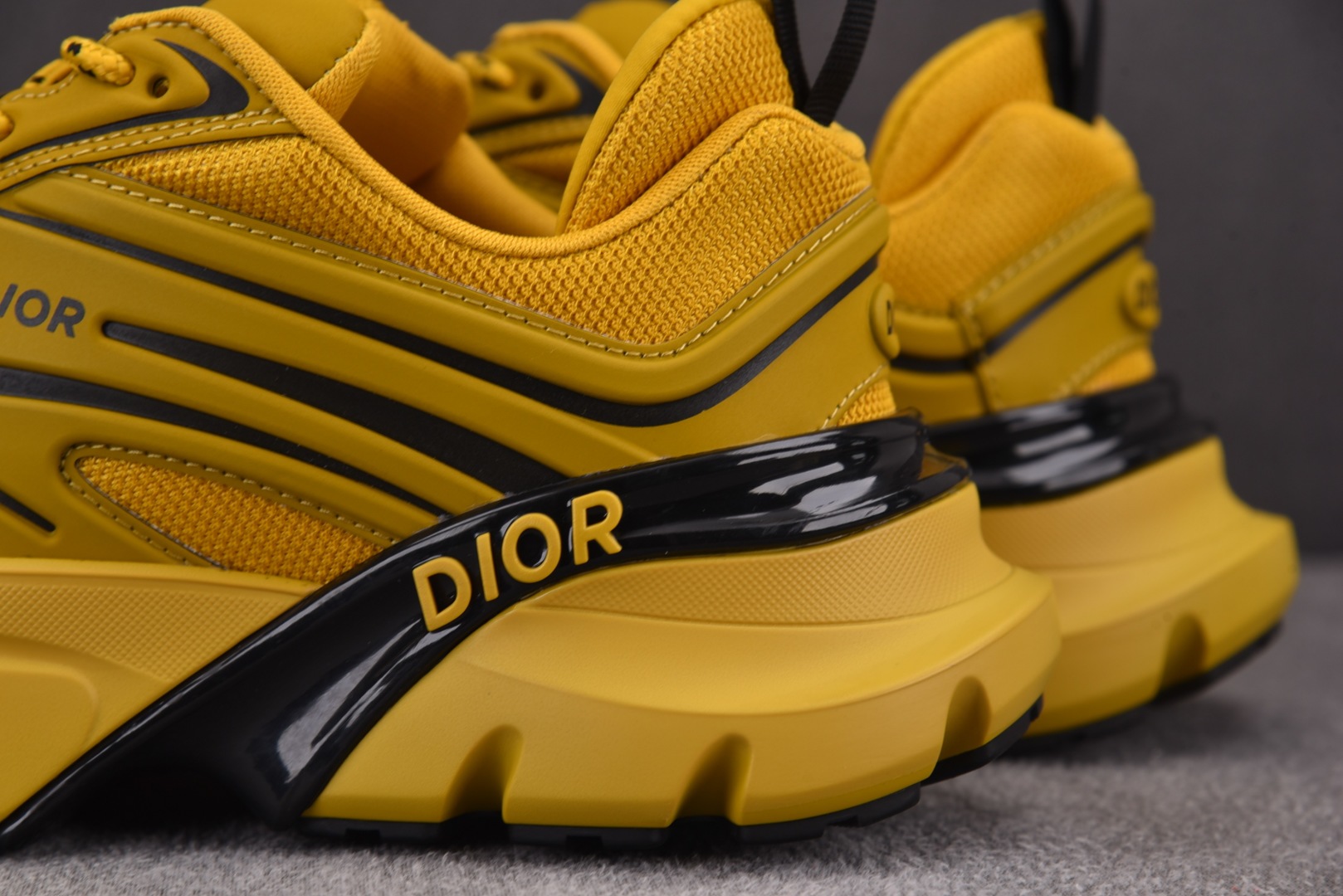 迪奥 尺码39-46

纯原版出品-Dior B44 Blade Dark Yellow 深黄 YZ02