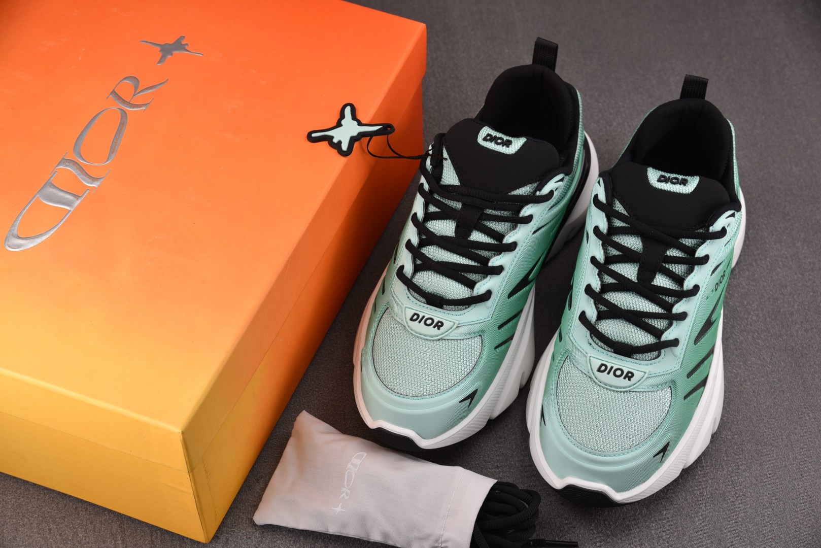 迪奥 尺码39-46

纯原版出品-Dior B44 Blade Green 绿色 YZ022-1
尺码