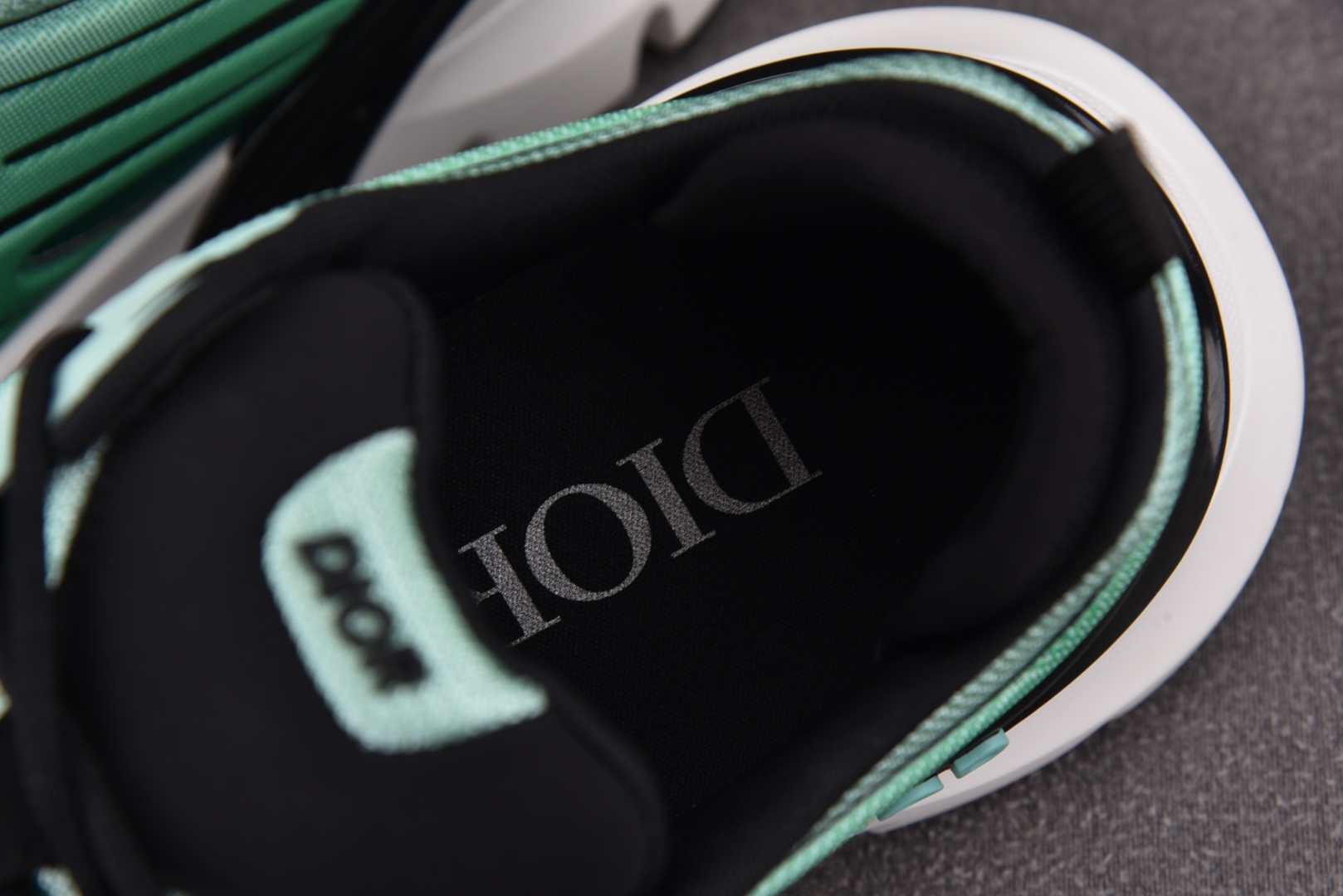 迪奥 尺码39-46

纯原版出品-Dior B44 Blade Green 绿色 YZ022-1
尺码