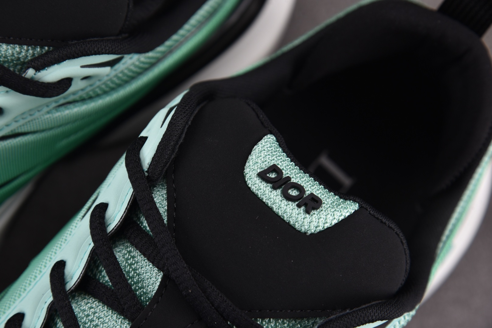 迪奥 尺码39-46

纯原版出品-Dior B44 Blade Green 绿色 YZ022-1
尺码