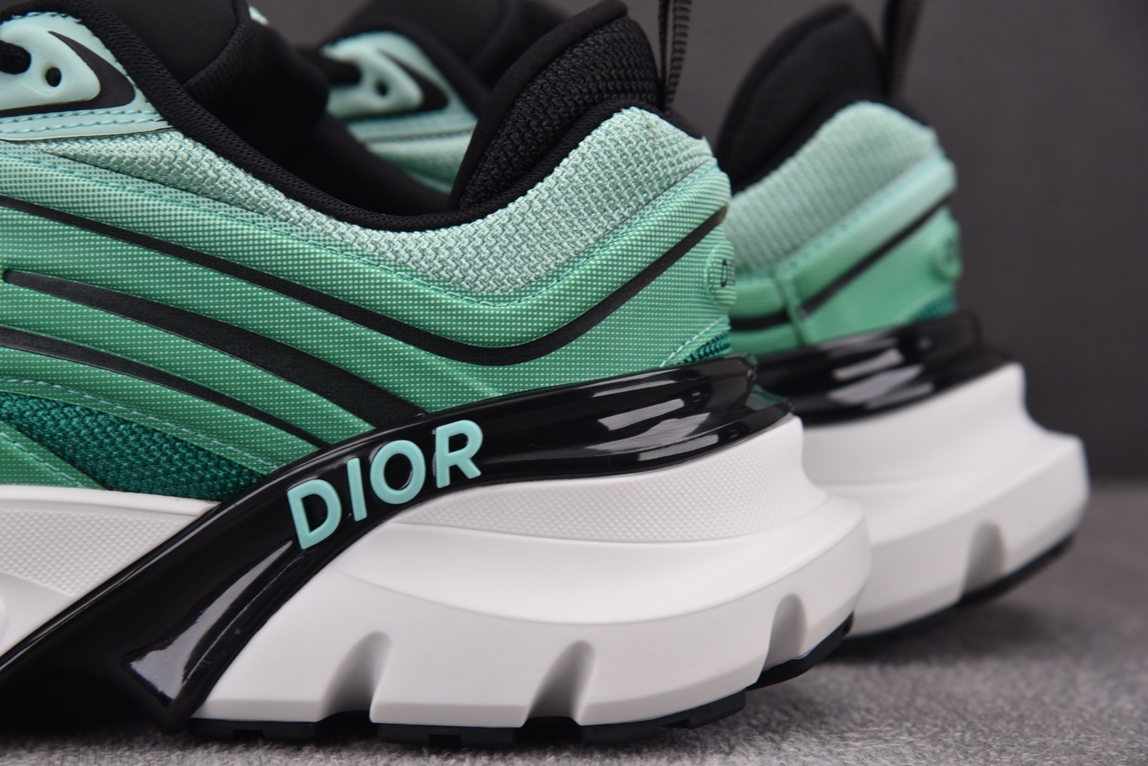 迪奥 尺码39-46

纯原版出品-Dior B44 Blade Green 绿色 YZ022-1
尺码