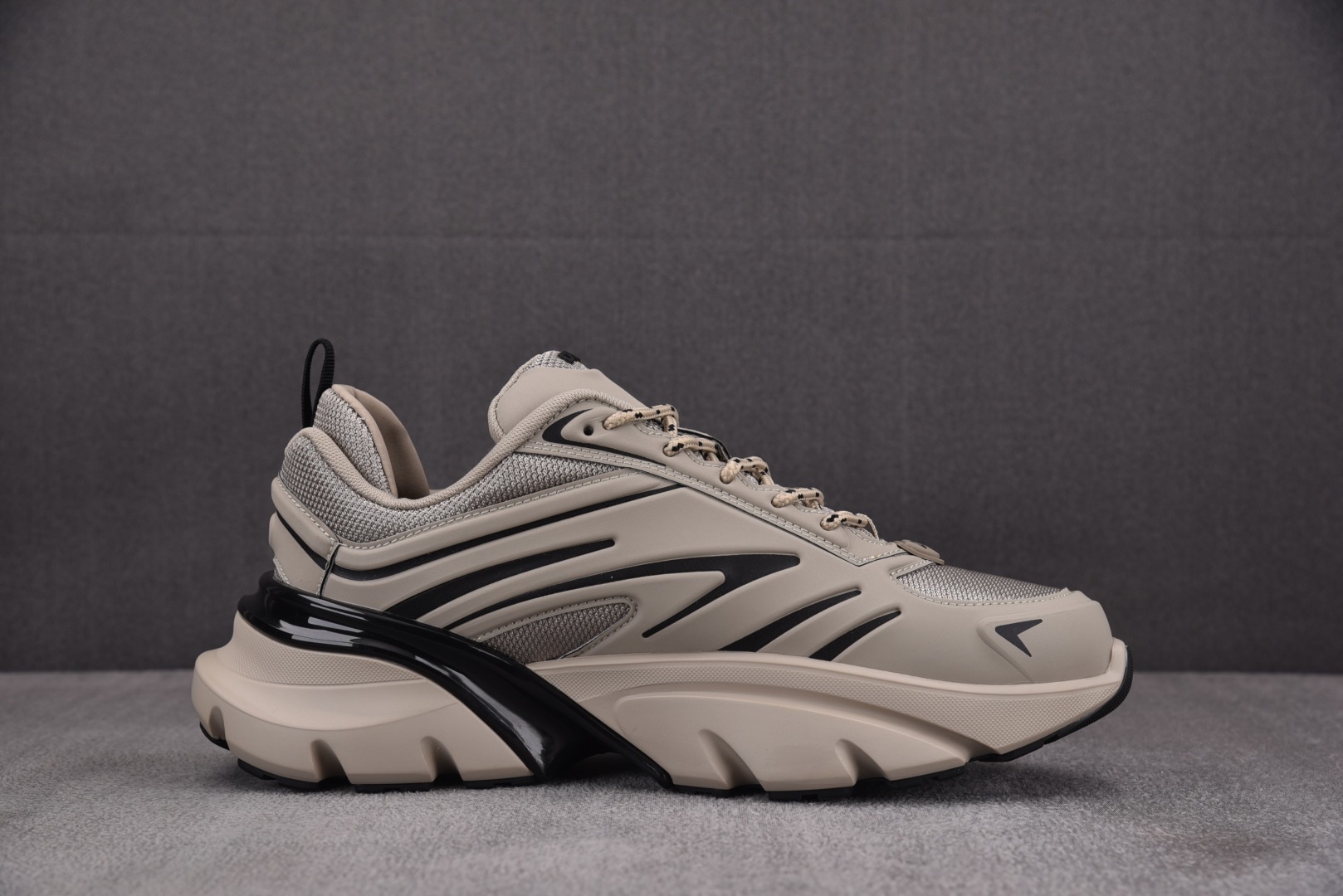 迪奥 尺码39-46

纯原版出品-Dior B44 Blade GreyBlack 灰黑 YZ022-