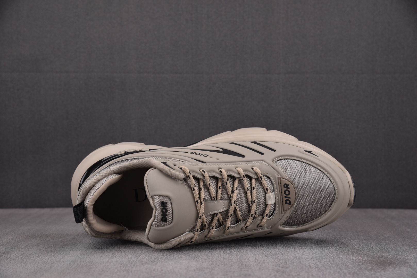 迪奥 尺码39-46

纯原版出品-Dior B44 Blade GreyBlack 灰黑 YZ022-