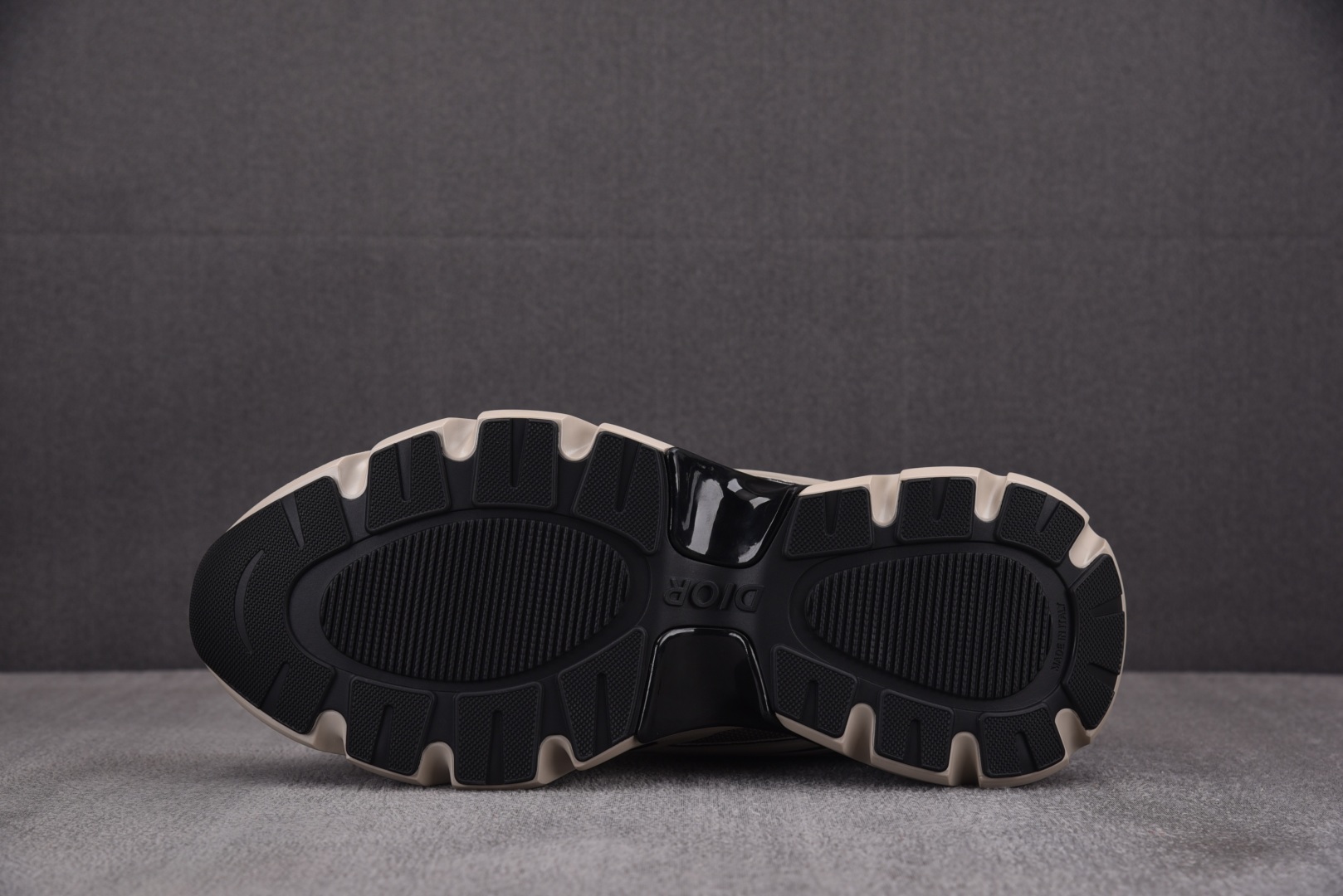 迪奥 尺码39-46

纯原版出品-Dior B44 Blade GreyBlack 灰黑 YZ022-