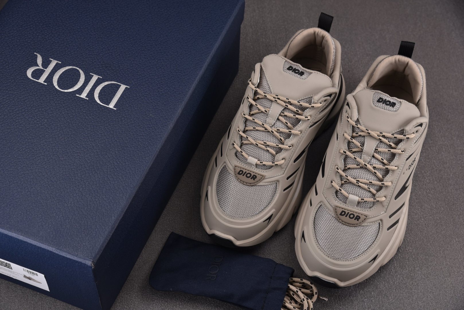 迪奥 尺码39-46

纯原版出品-Dior B44 Blade GreyBlack 灰黑 YZ022-