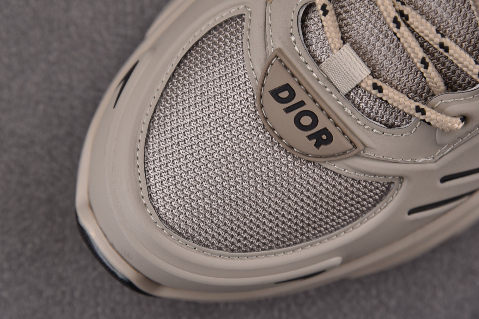 迪奥 尺码39-46

纯原版出品-Dior B44 Blade GreyBlack 灰黑 YZ022-