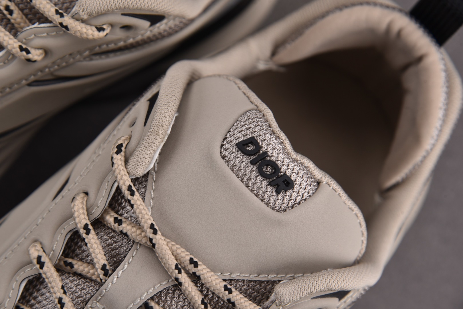 迪奥 尺码39-46

纯原版出品-Dior B44 Blade GreyBlack 灰黑 YZ022-