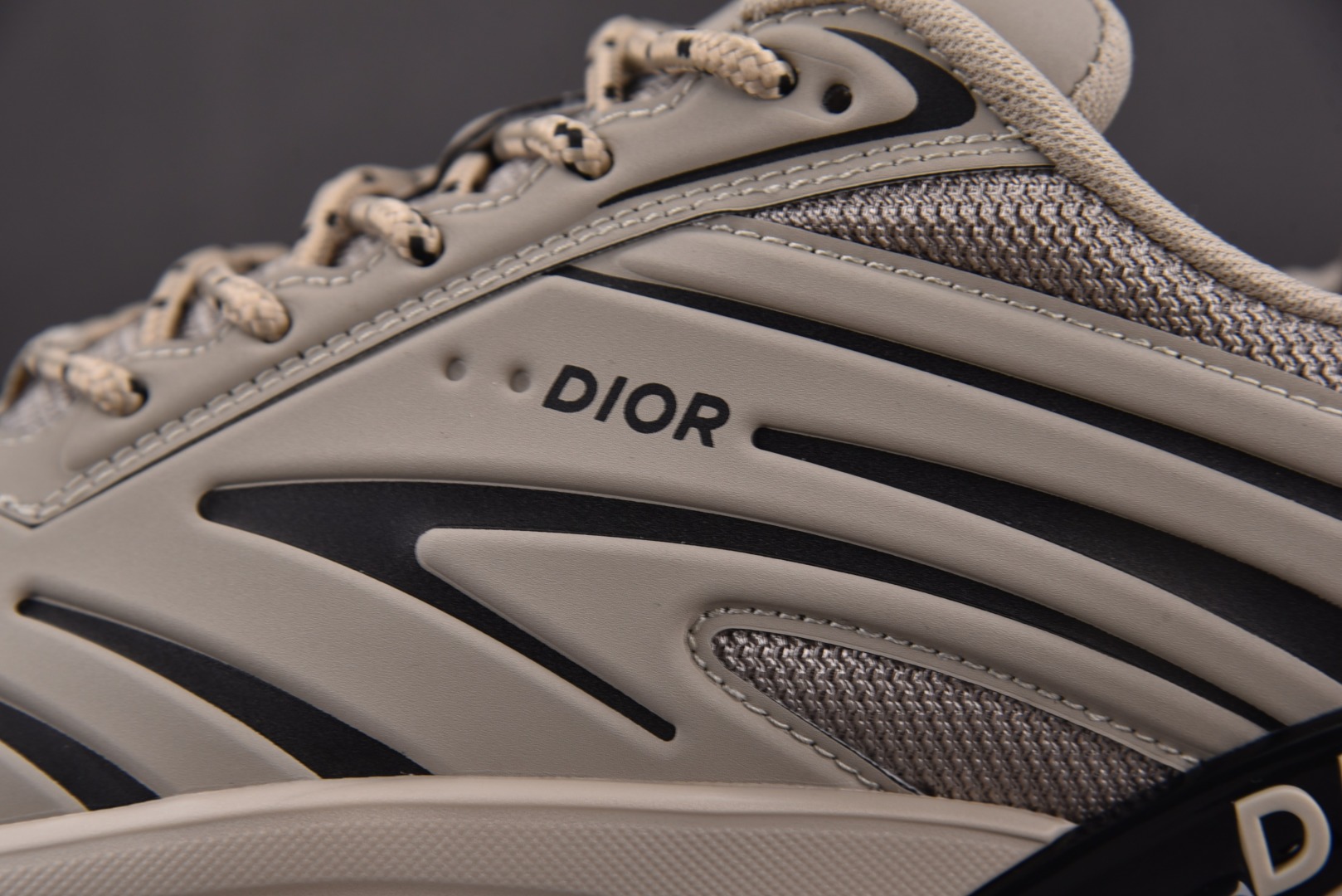 迪奥 尺码39-46

纯原版出品-Dior B44 Blade GreyBlack 灰黑 YZ022-