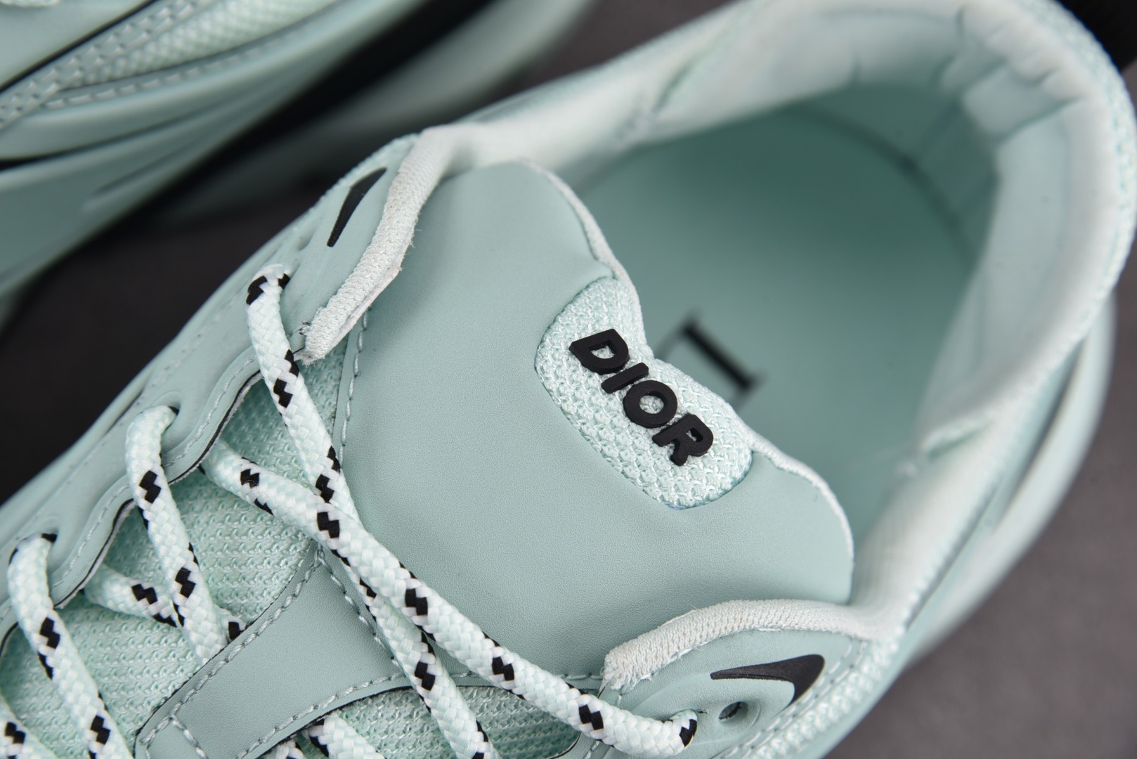 迪奥 尺码39-46

纯原版出品-Dior B44 Blade Light Green 浅绿 YZ02