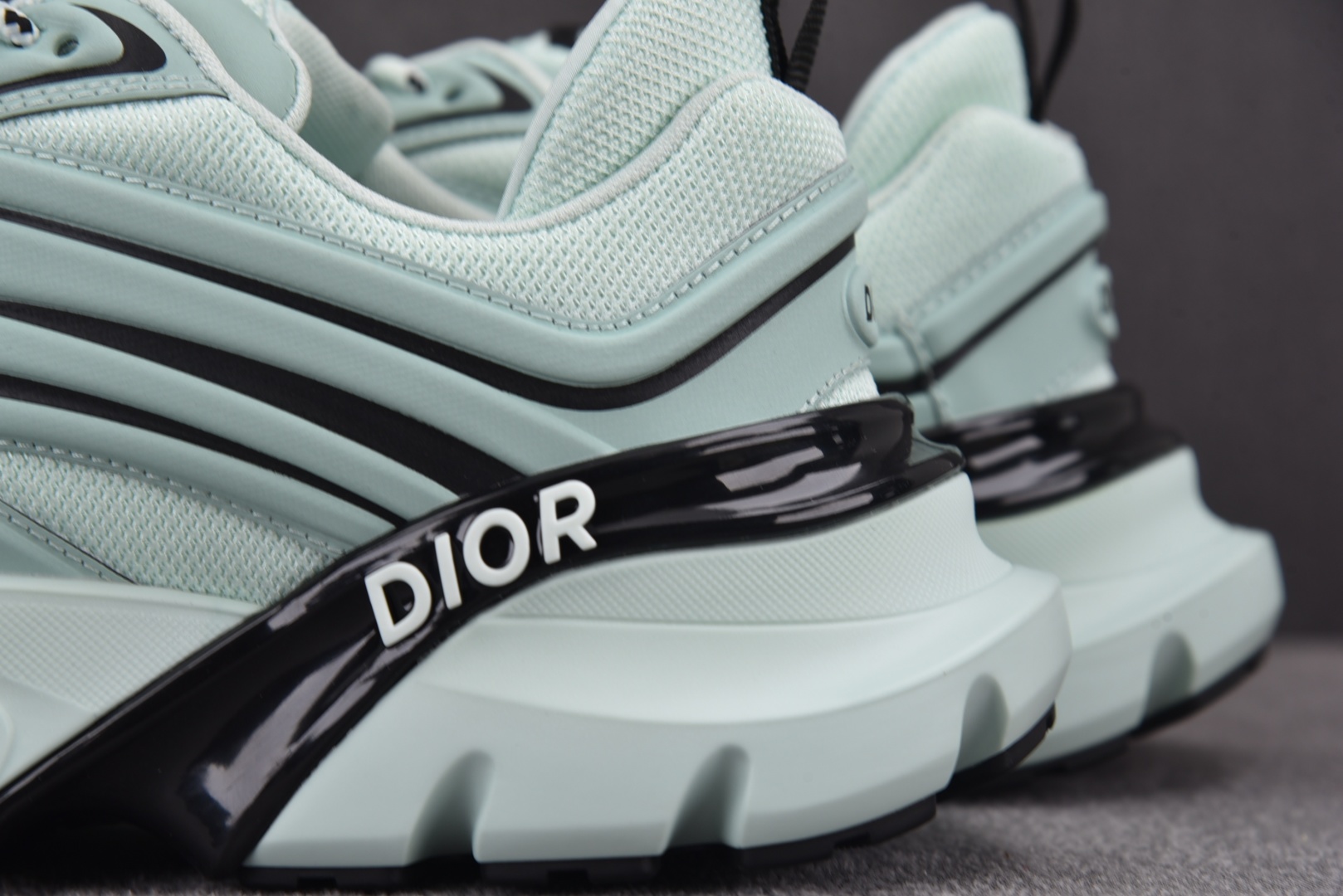 迪奥 尺码39-46

纯原版出品-Dior B44 Blade Light Green 浅绿 YZ02