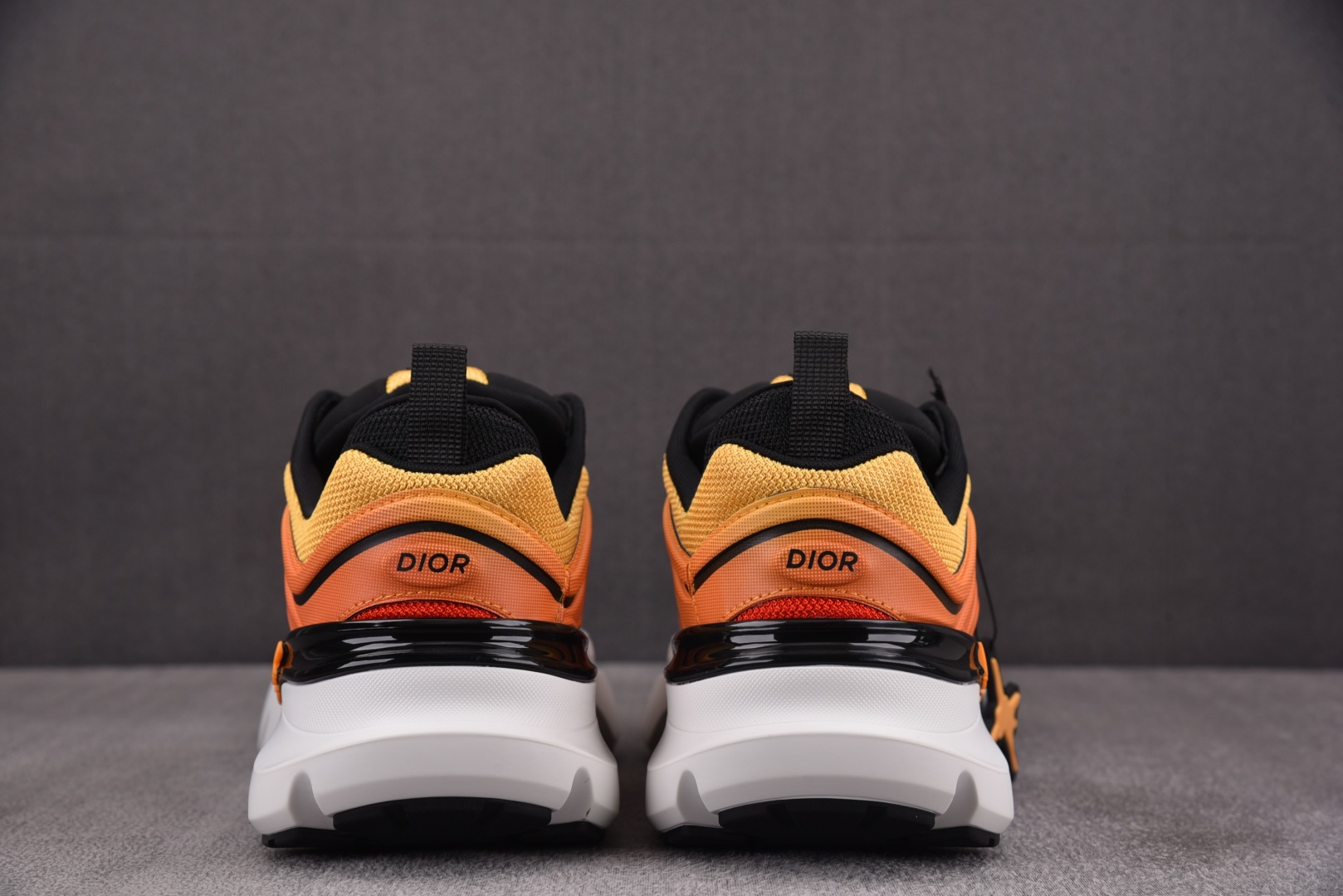 迪奥 尺码39-46

纯原版出品-Dior B44 Blade Orange Black 橙黑 YZ0