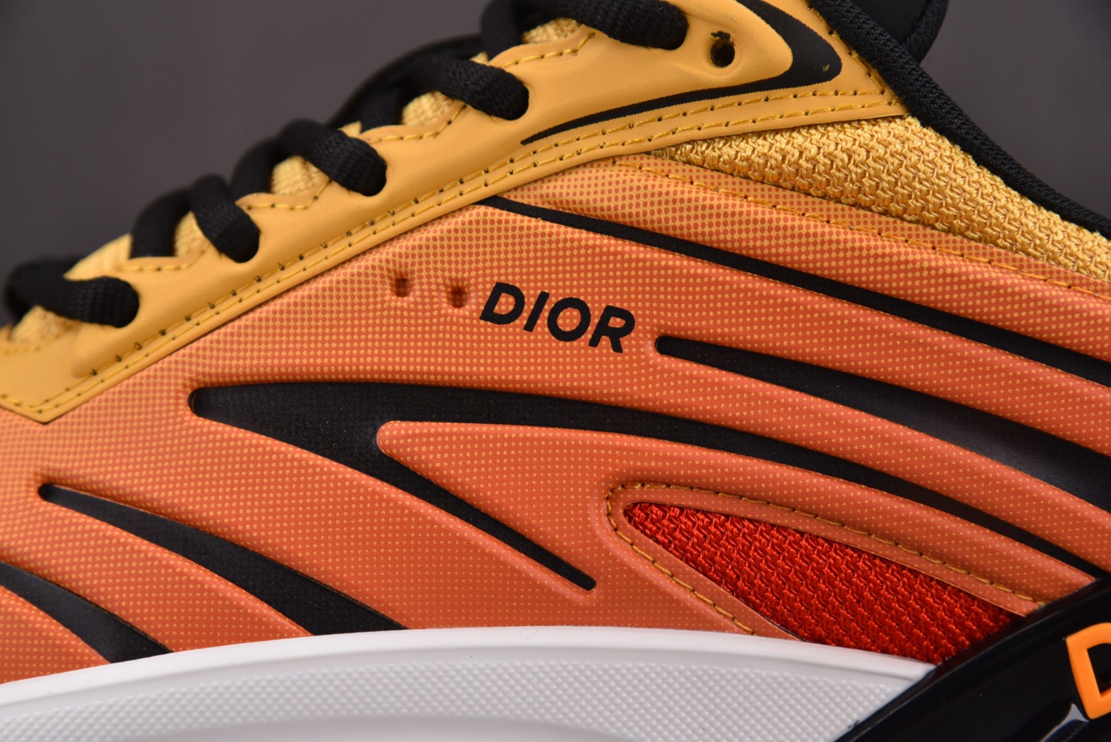 迪奥 尺码39-46

纯原版出品-Dior B44 Blade Orange Black 橙黑 YZ0