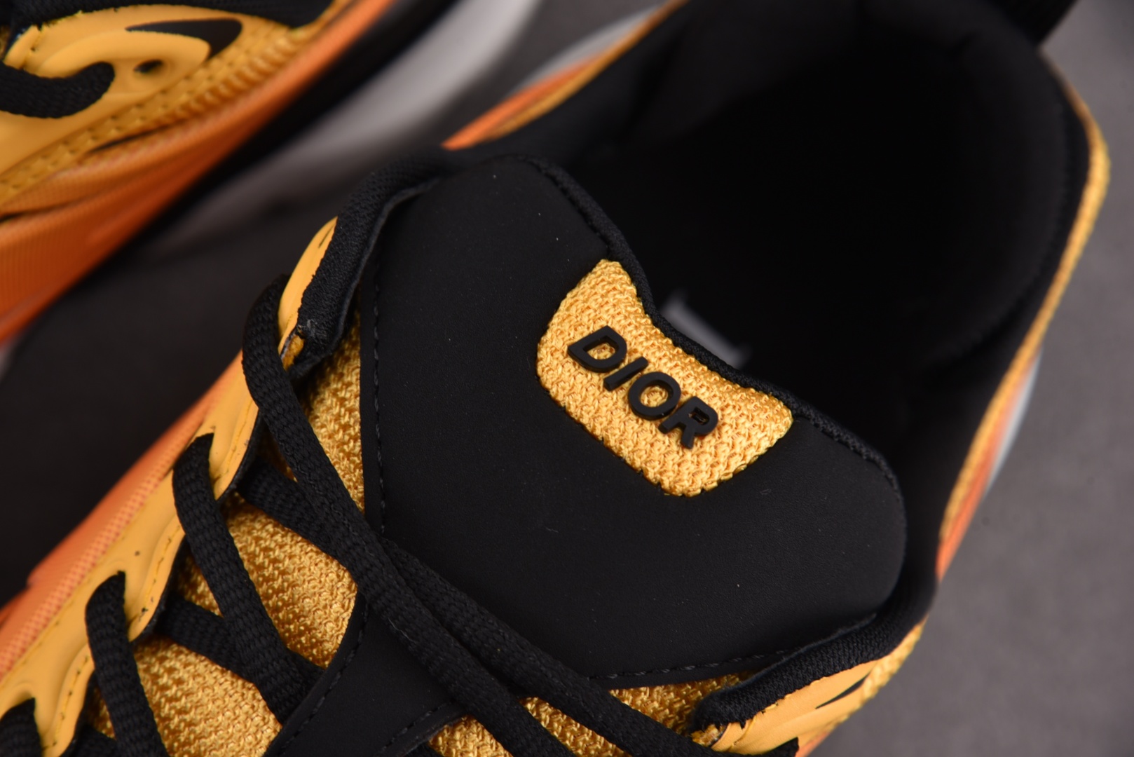 迪奥 尺码39-46

纯原版出品-Dior B44 Blade Orange Black 橙黑 YZ0