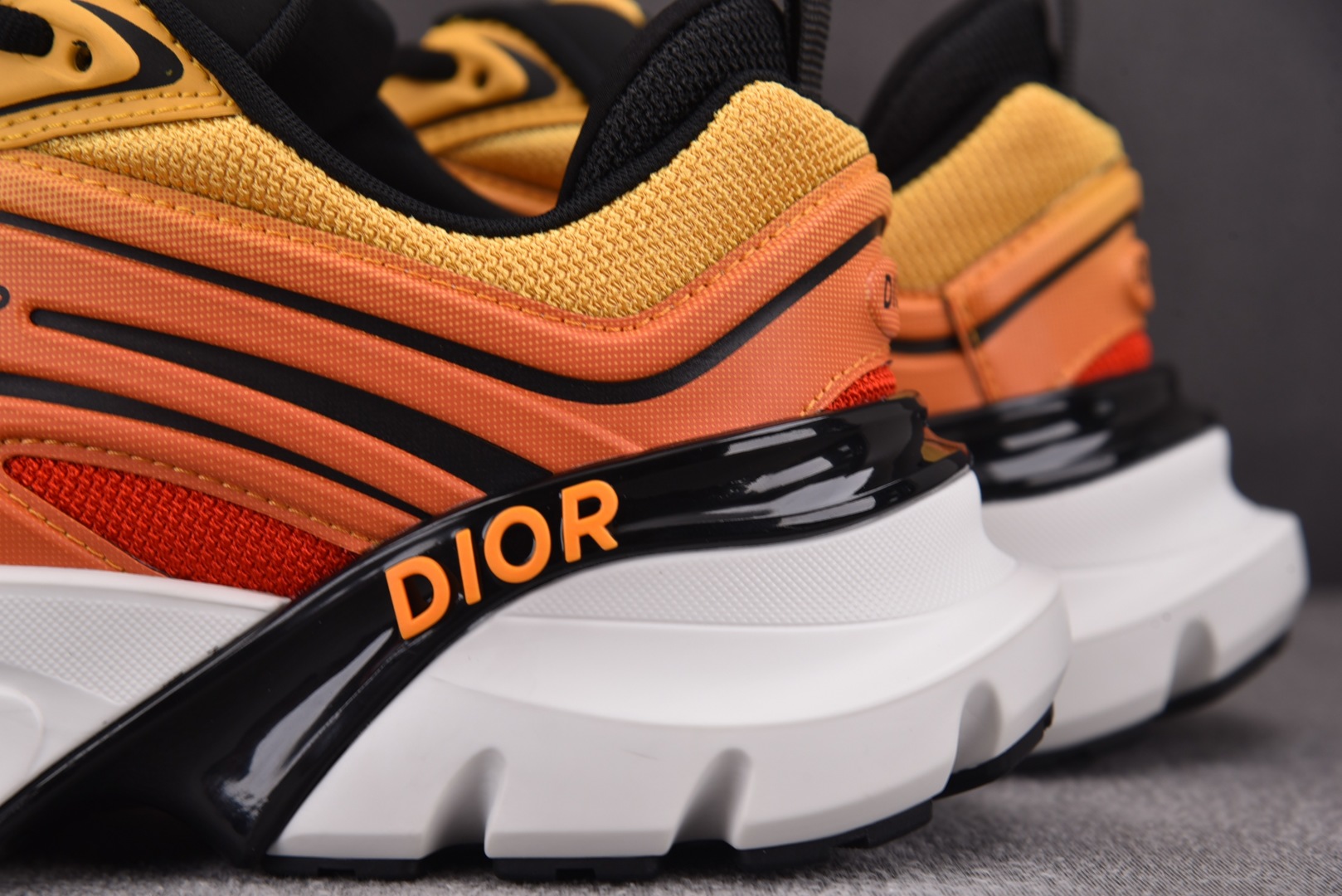 迪奥 尺码39-46

纯原版出品-Dior B44 Blade Orange Black 橙黑 YZ0