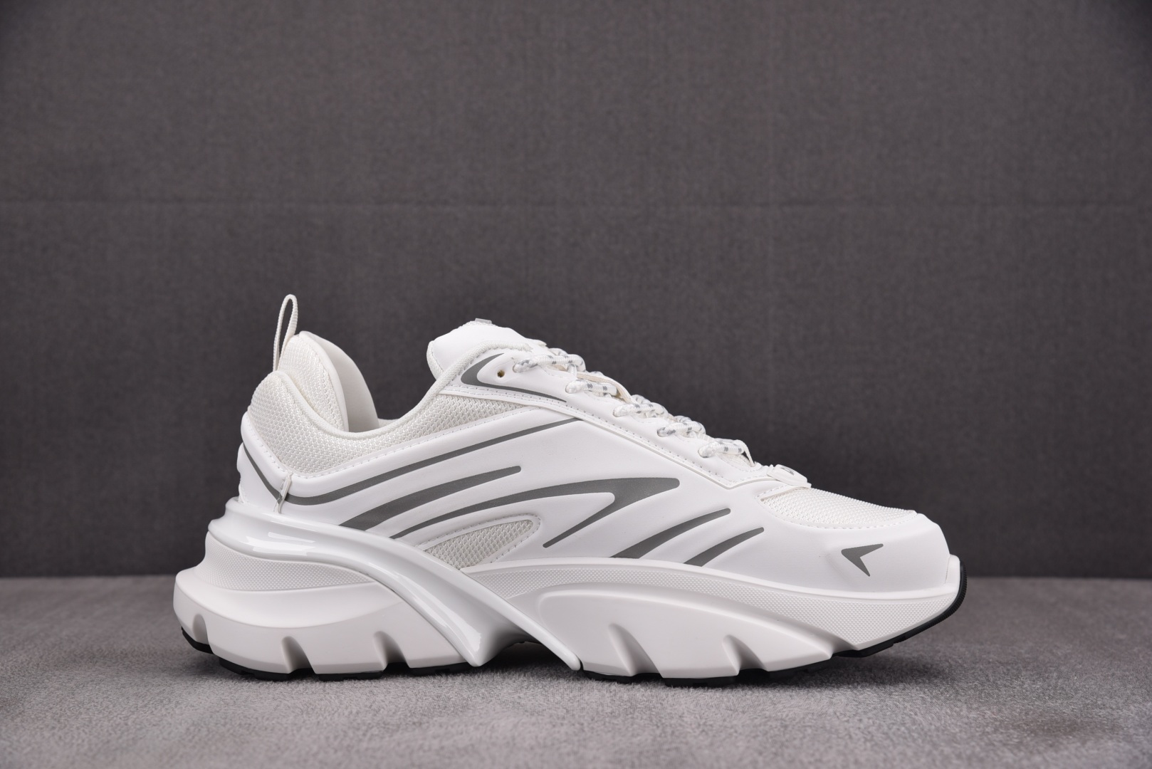 迪奥 尺码39-46

纯原版出品-Dior B44 Blade White 白色 YZ022-1
尺码