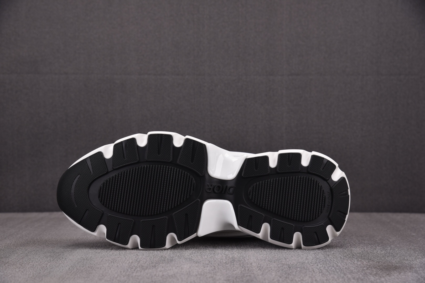 迪奥 尺码39-46

纯原版出品-Dior B44 Blade White 白色 YZ022-1
尺码