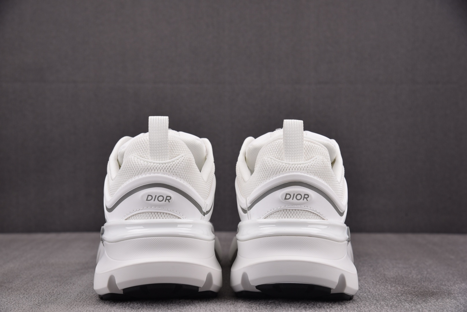 迪奥 尺码39-46

纯原版出品-Dior B44 Blade White 白色 YZ022-1
尺码
