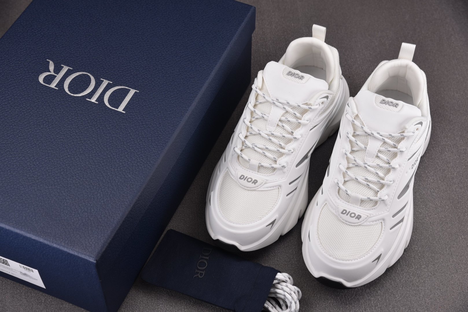 迪奥 尺码39-46

纯原版出品-Dior B44 Blade White 白色 YZ022-1
尺码