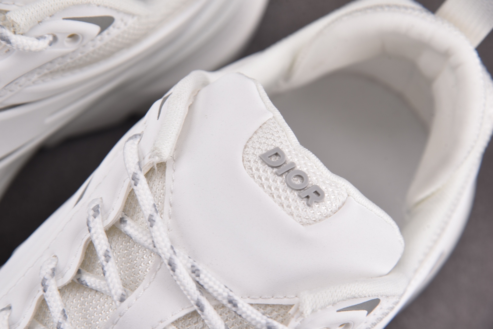 迪奥 尺码39-46

纯原版出品-Dior B44 Blade White 白色 YZ022-1
尺码