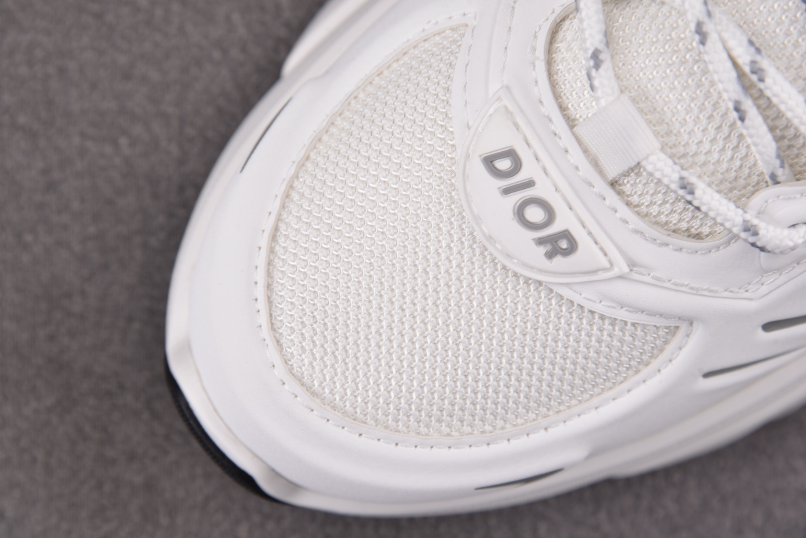 迪奥 尺码39-46

纯原版出品-Dior B44 Blade White 白色 YZ022-1
尺码