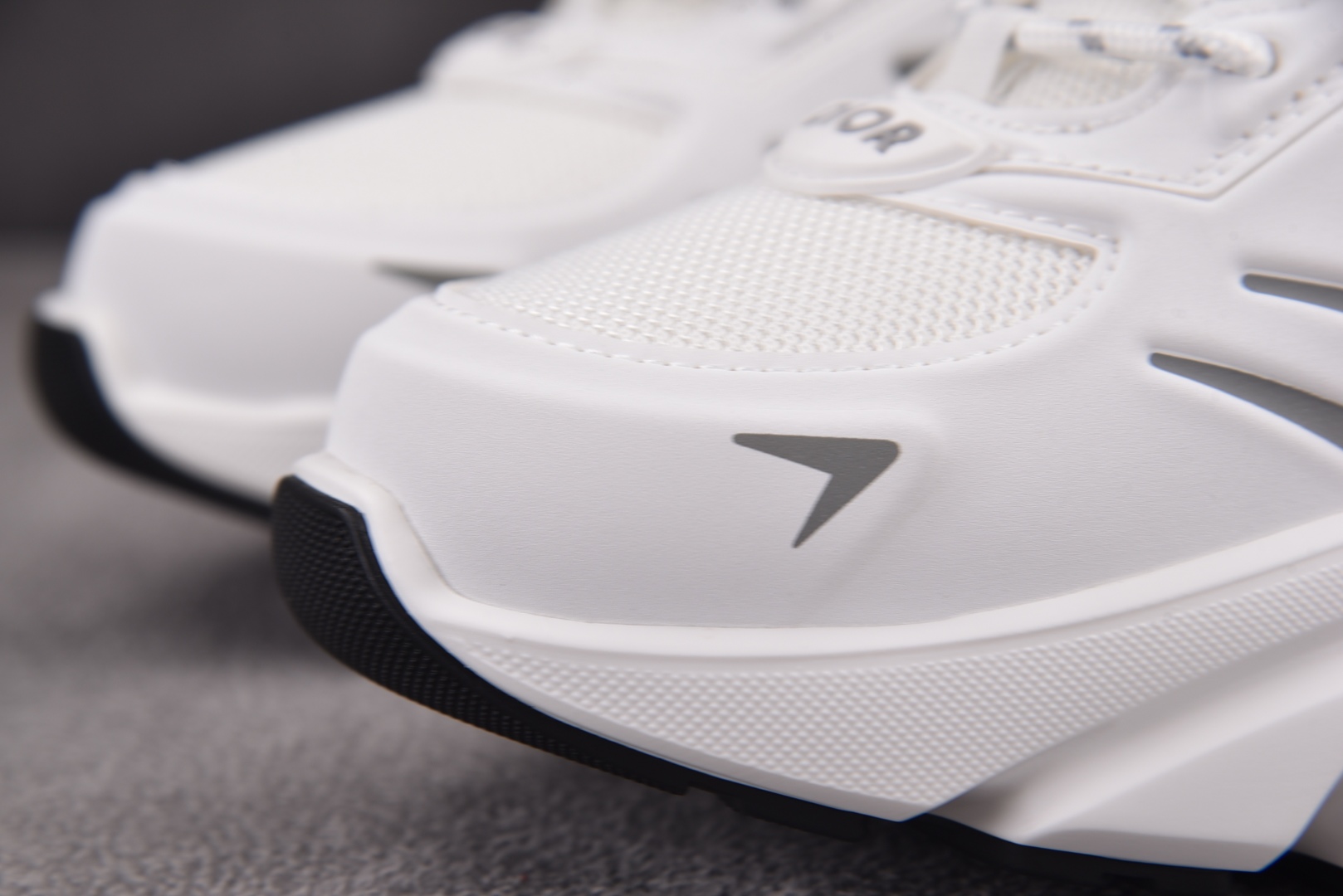 迪奥 尺码39-46

纯原版出品-Dior B44 Blade White 白色 YZ022-1
尺码