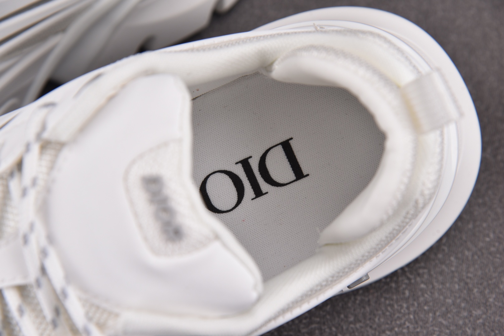 迪奥 尺码39-46

纯原版出品-Dior B44 Blade White 白色 YZ022-1
尺码