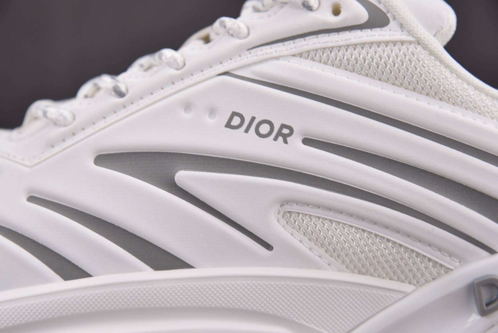 迪奥 尺码39-46

纯原版出品-Dior B44 Blade White 白色 YZ022-1
尺码