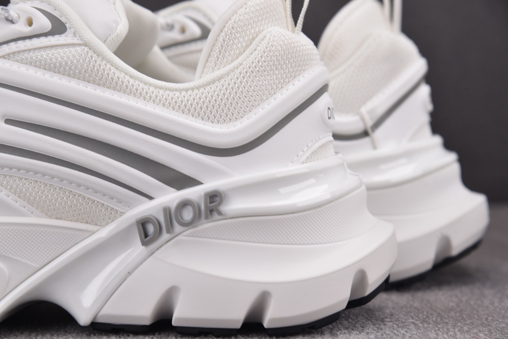 迪奥 尺码39-46

纯原版出品-Dior B44 Blade White 白色 YZ022-1
尺码