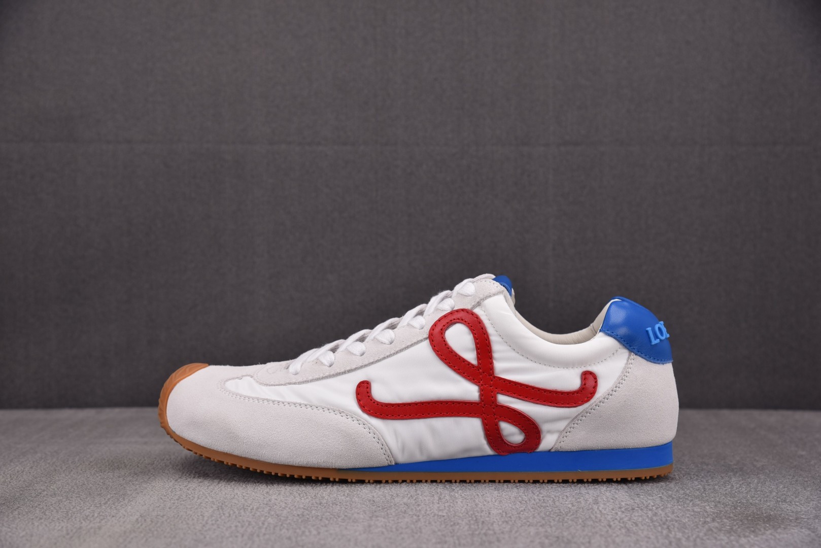 罗意威 尺码35-45

纯原版出品-LOEWE Ballet Runner 2.0 白红 YZ040
