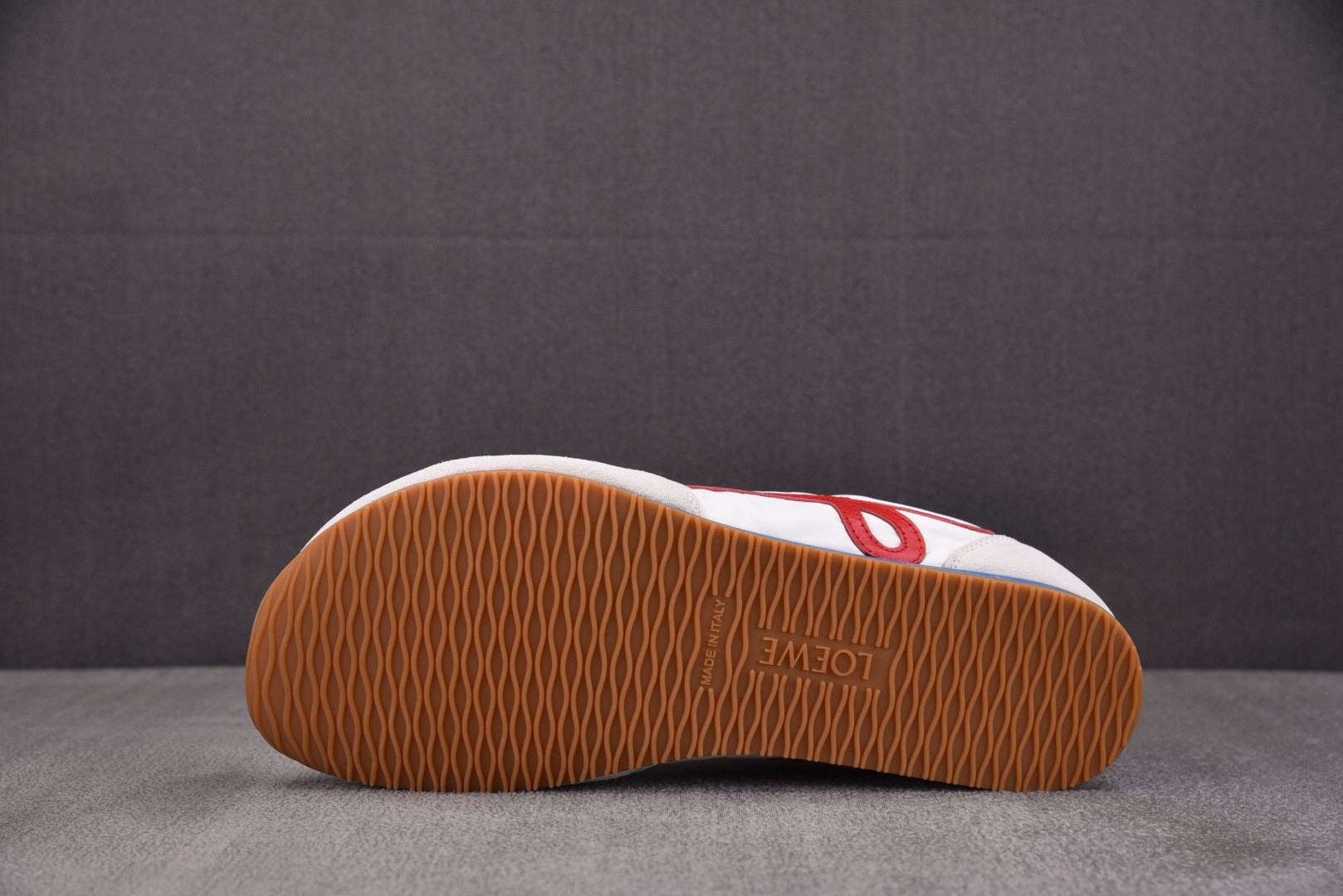 罗意威 尺码35-45

纯原版出品-LOEWE Ballet Runner 2.0 白红 YZ040
