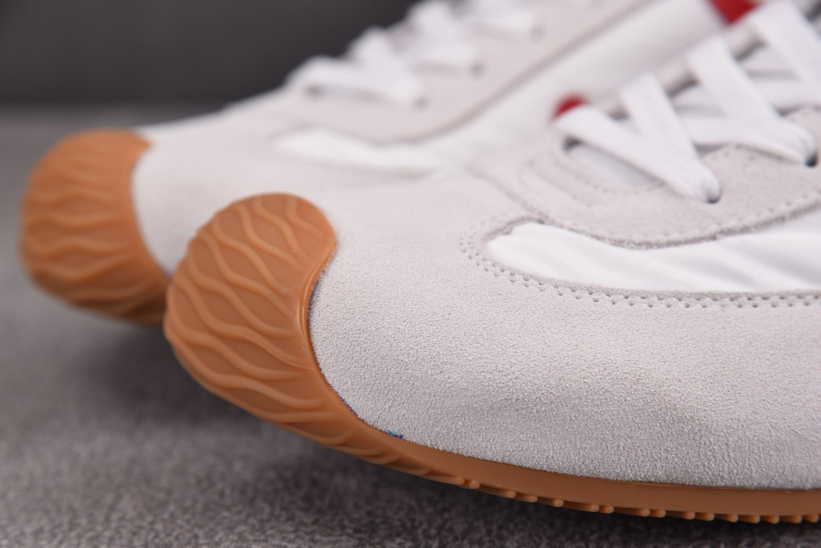罗意威 尺码35-45

纯原版出品-LOEWE Ballet Runner 2.0 白红 YZ040
