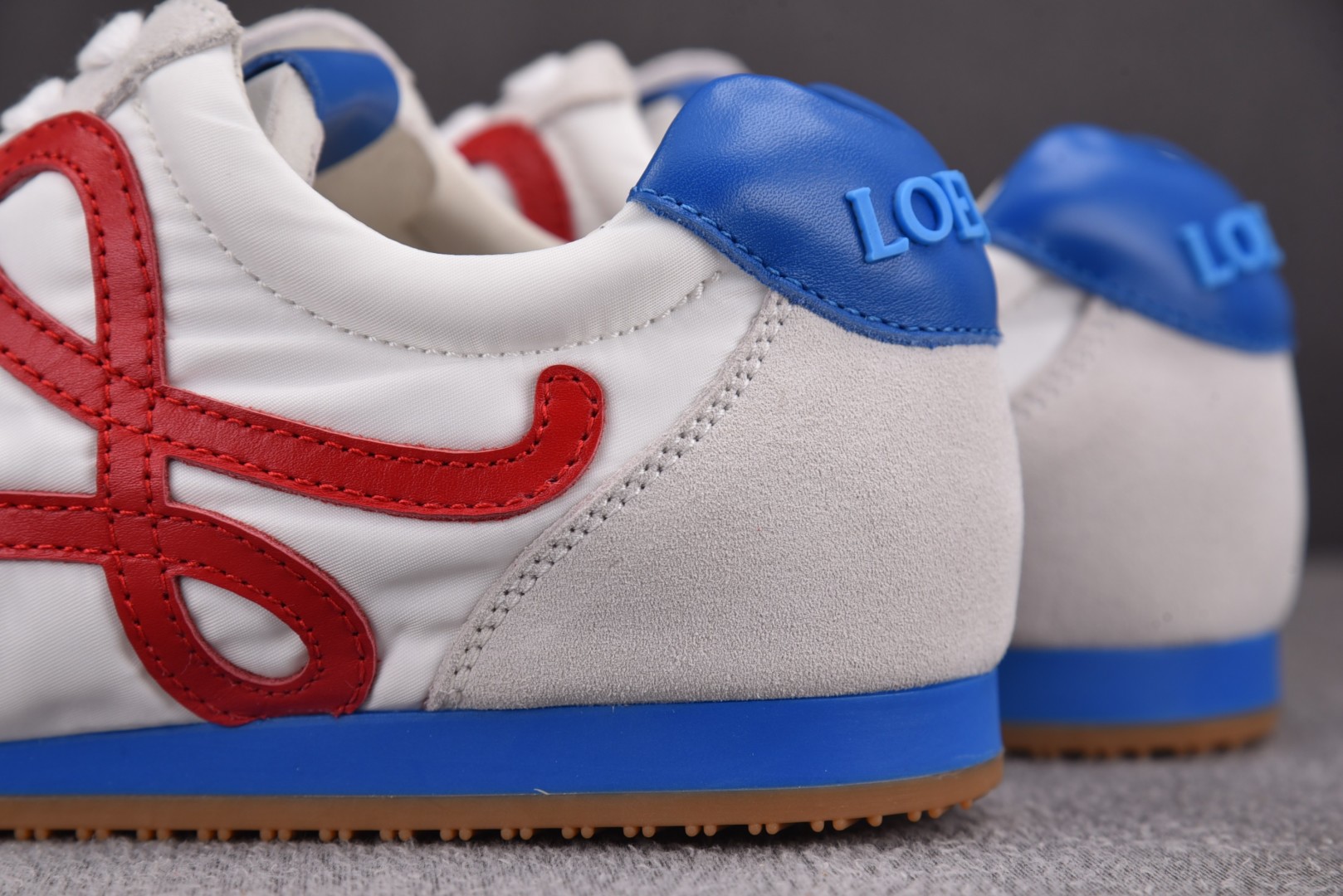 罗意威 尺码35-45

纯原版出品-LOEWE Ballet Runner 2.0 白红 YZ040
