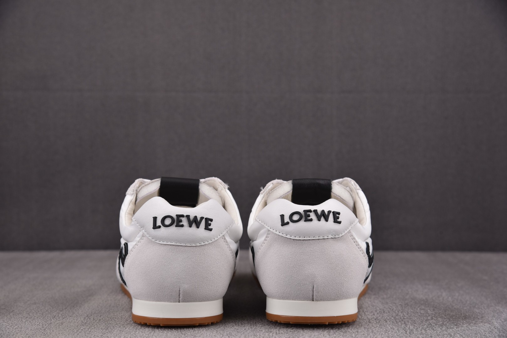 罗意威 尺码35-45

纯原版出品-LOEWE Ballet Runner 2.0 白色 YZ040
