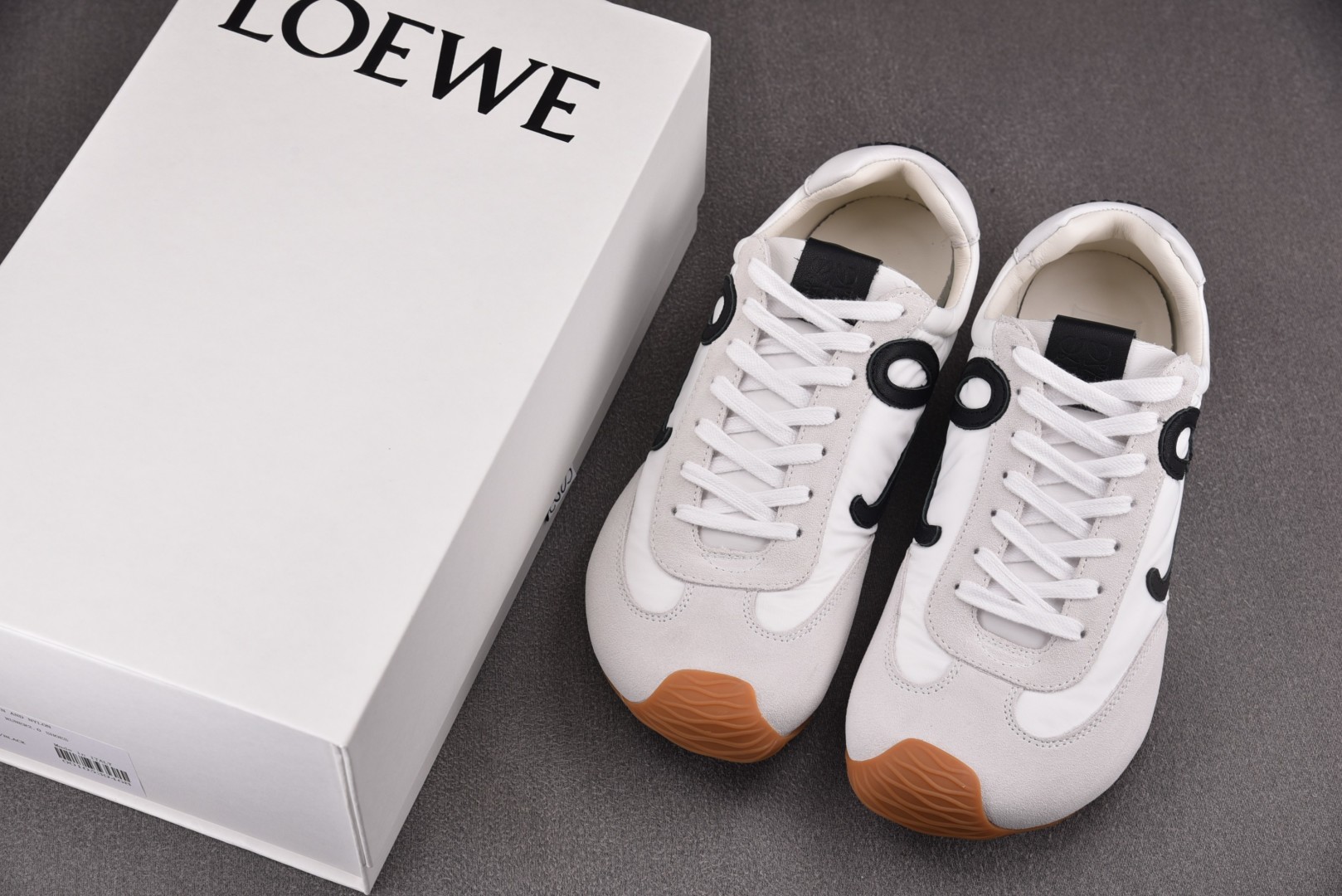 罗意威 尺码35-45

纯原版出品-LOEWE Ballet Runner 2.0 白色 YZ040
