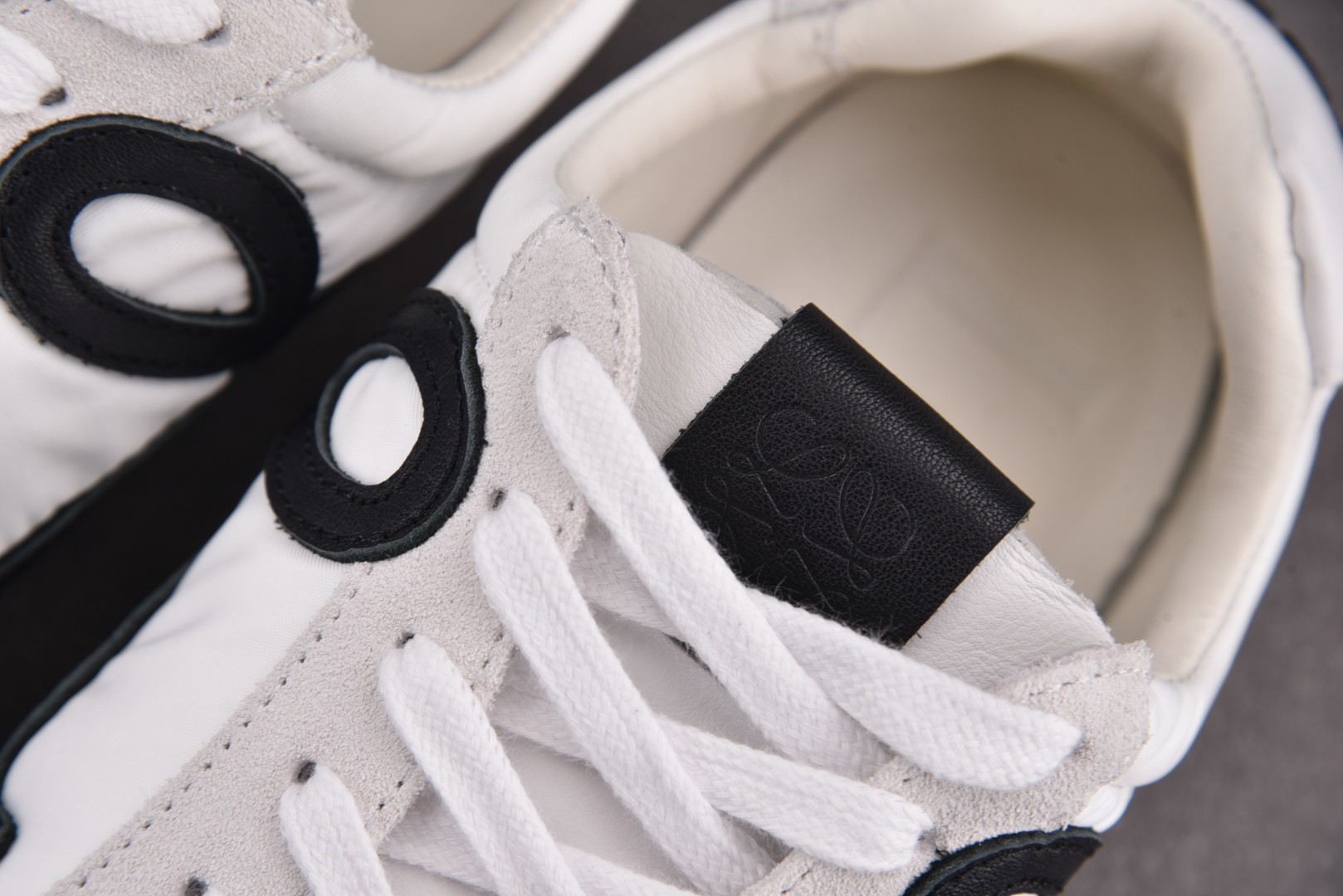 罗意威 尺码35-45

纯原版出品-LOEWE Ballet Runner 2.0 白色 YZ040
