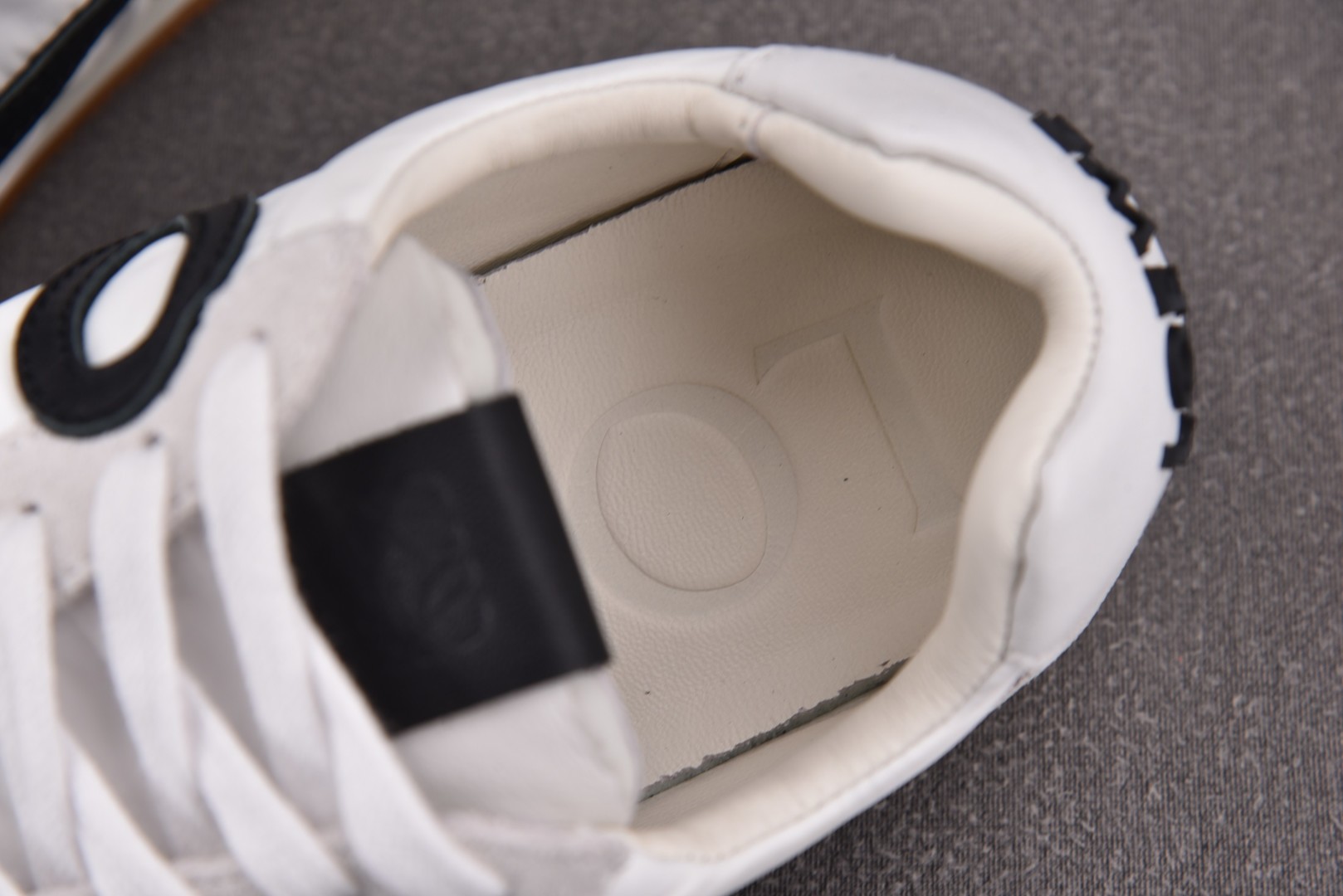 罗意威 尺码35-45

纯原版出品-LOEWE Ballet Runner 2.0 白色 YZ040
