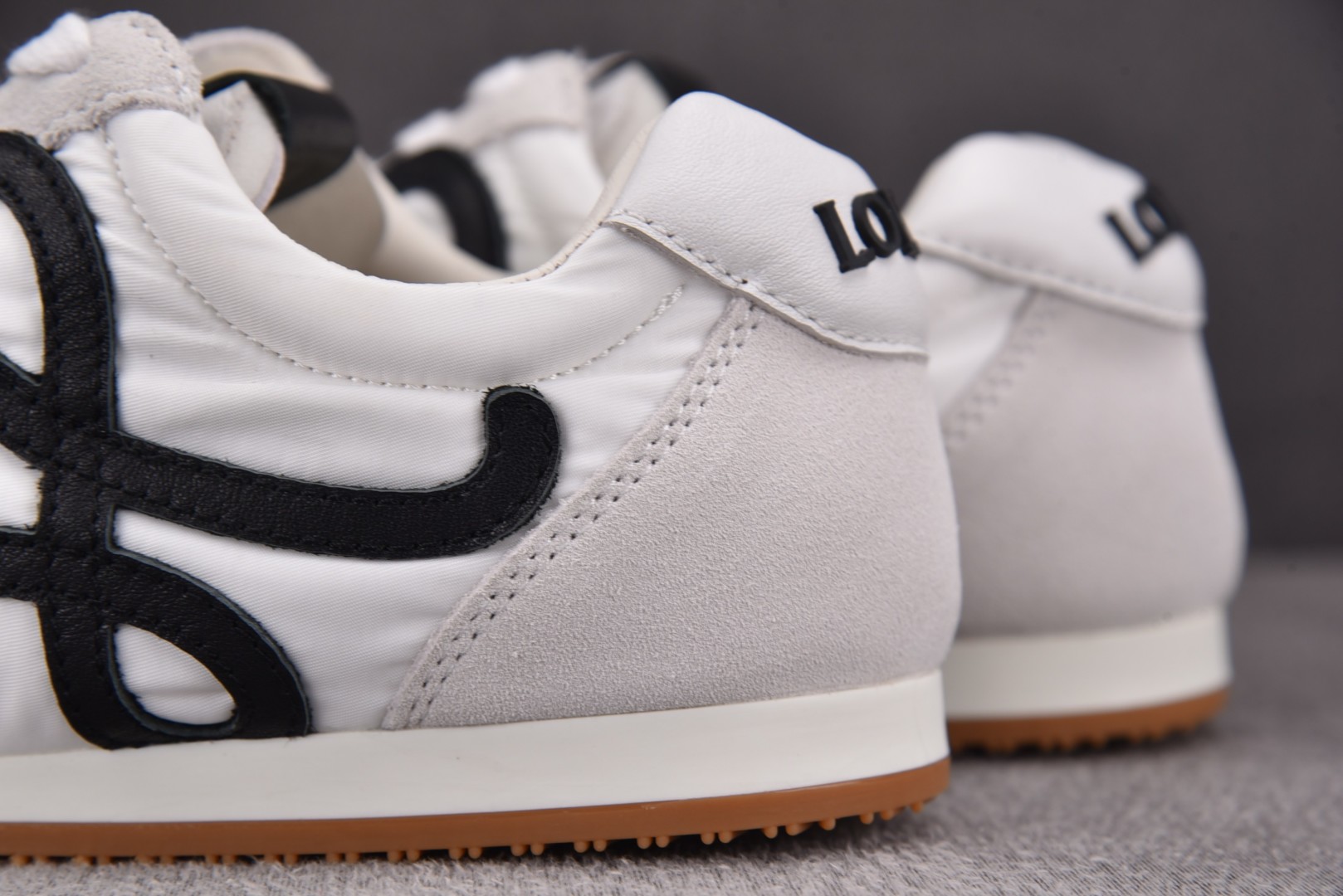 罗意威 尺码35-45

纯原版出品-LOEWE Ballet Runner 2.0 白色 YZ040
